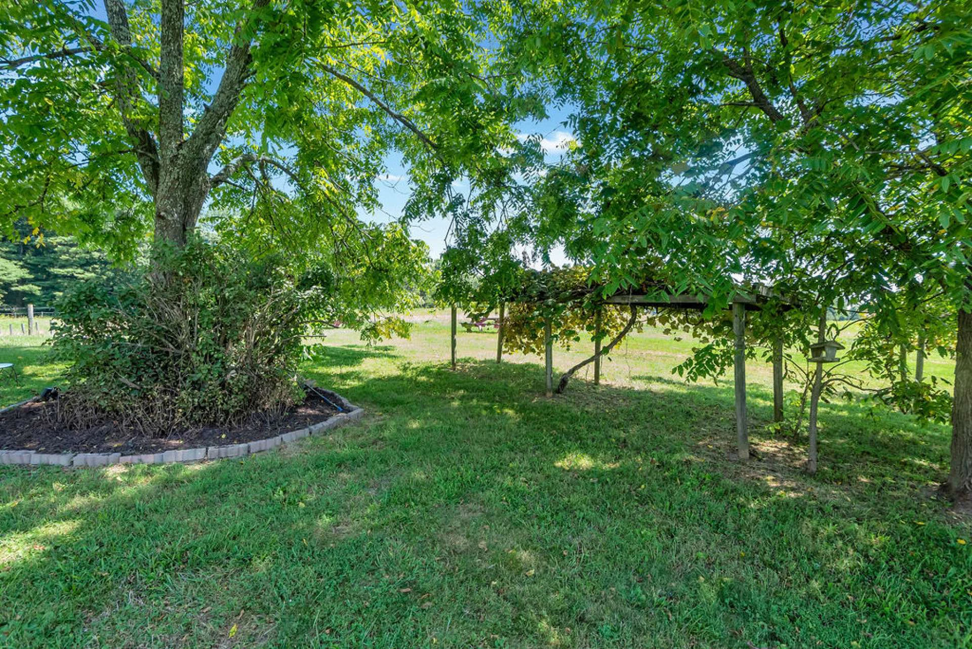 Image number 18 for the current listing