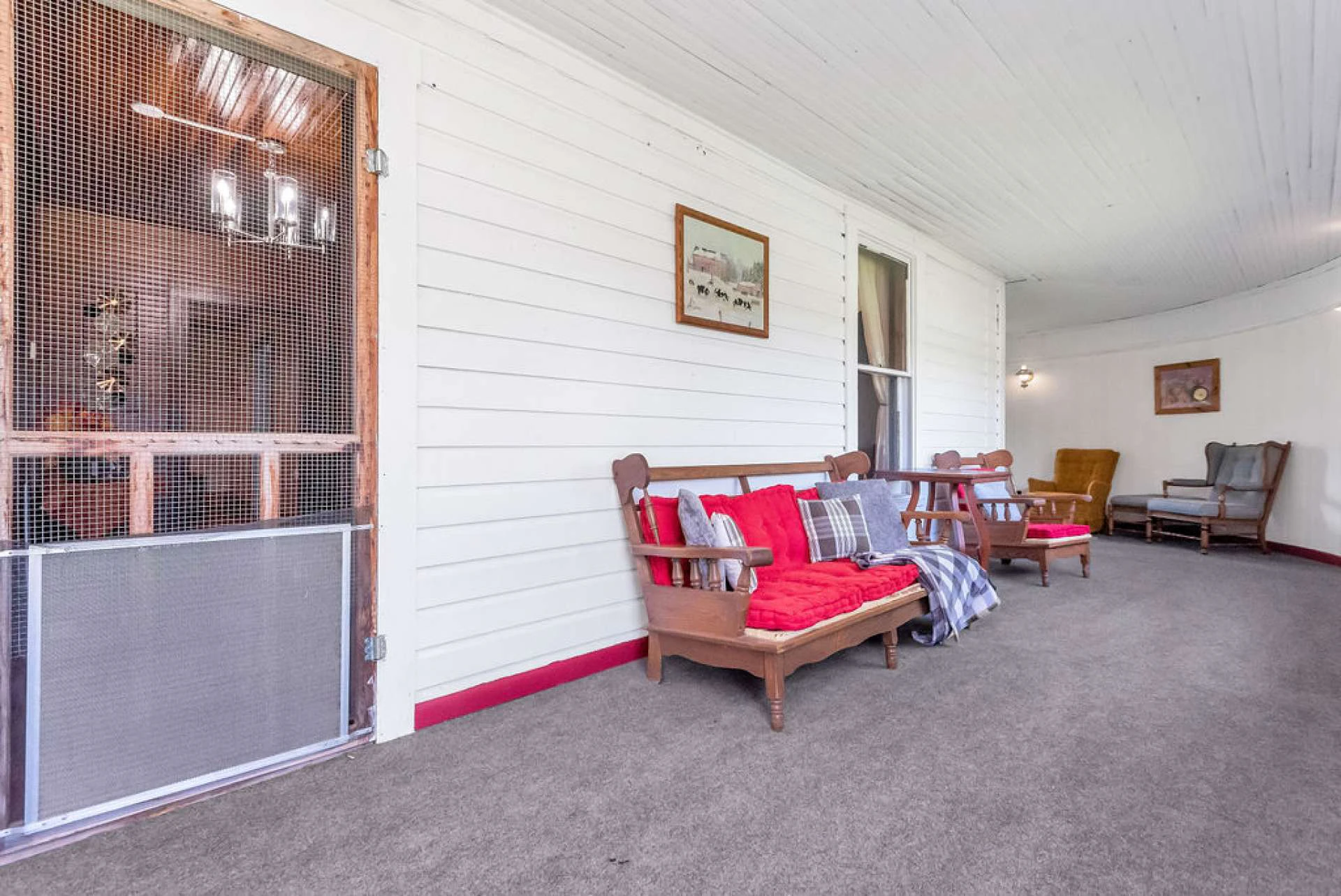 Image number 17 for the current listing