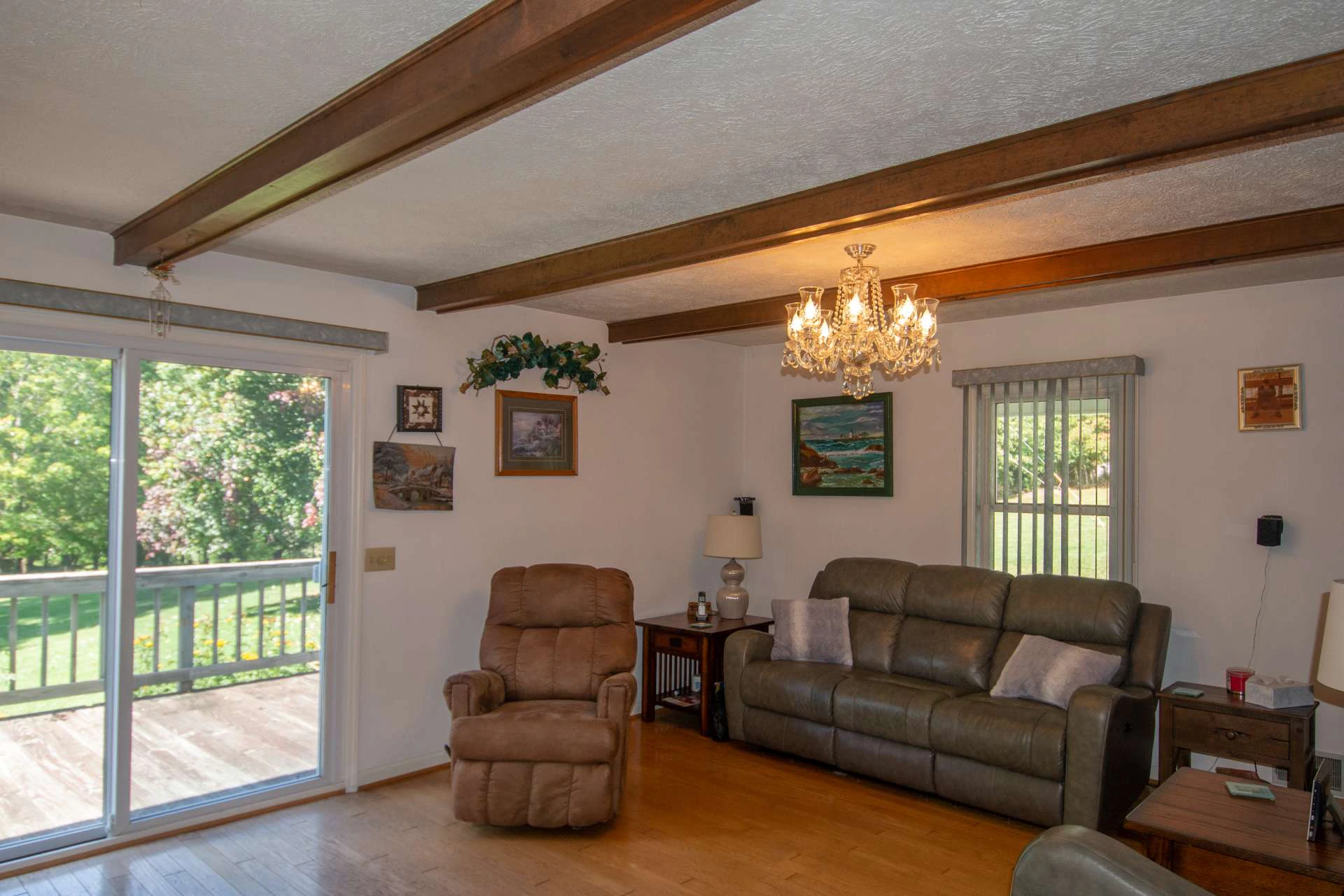 Image number 15 for the current listing