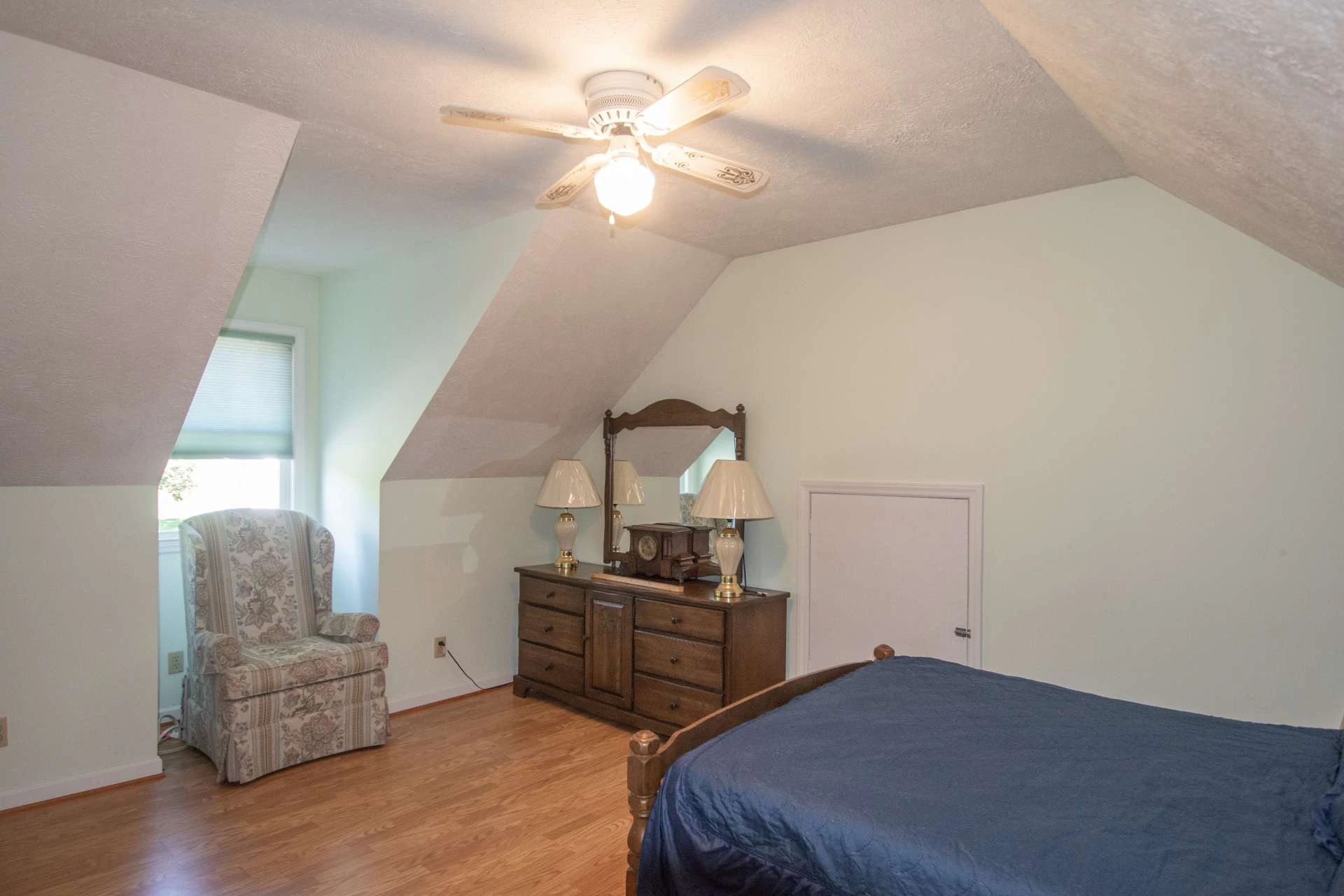 Image number 5 for the current listing