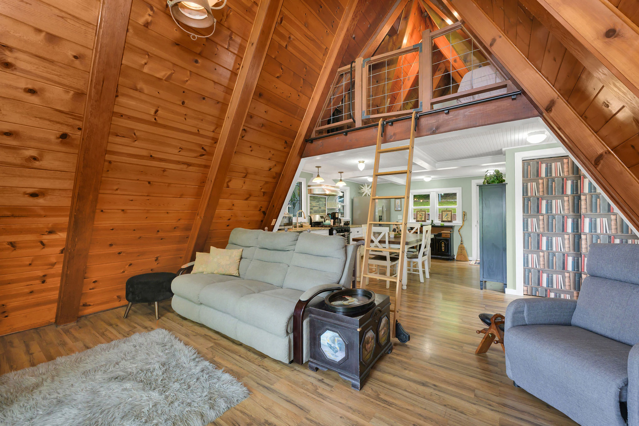Image number 21 for the current listing