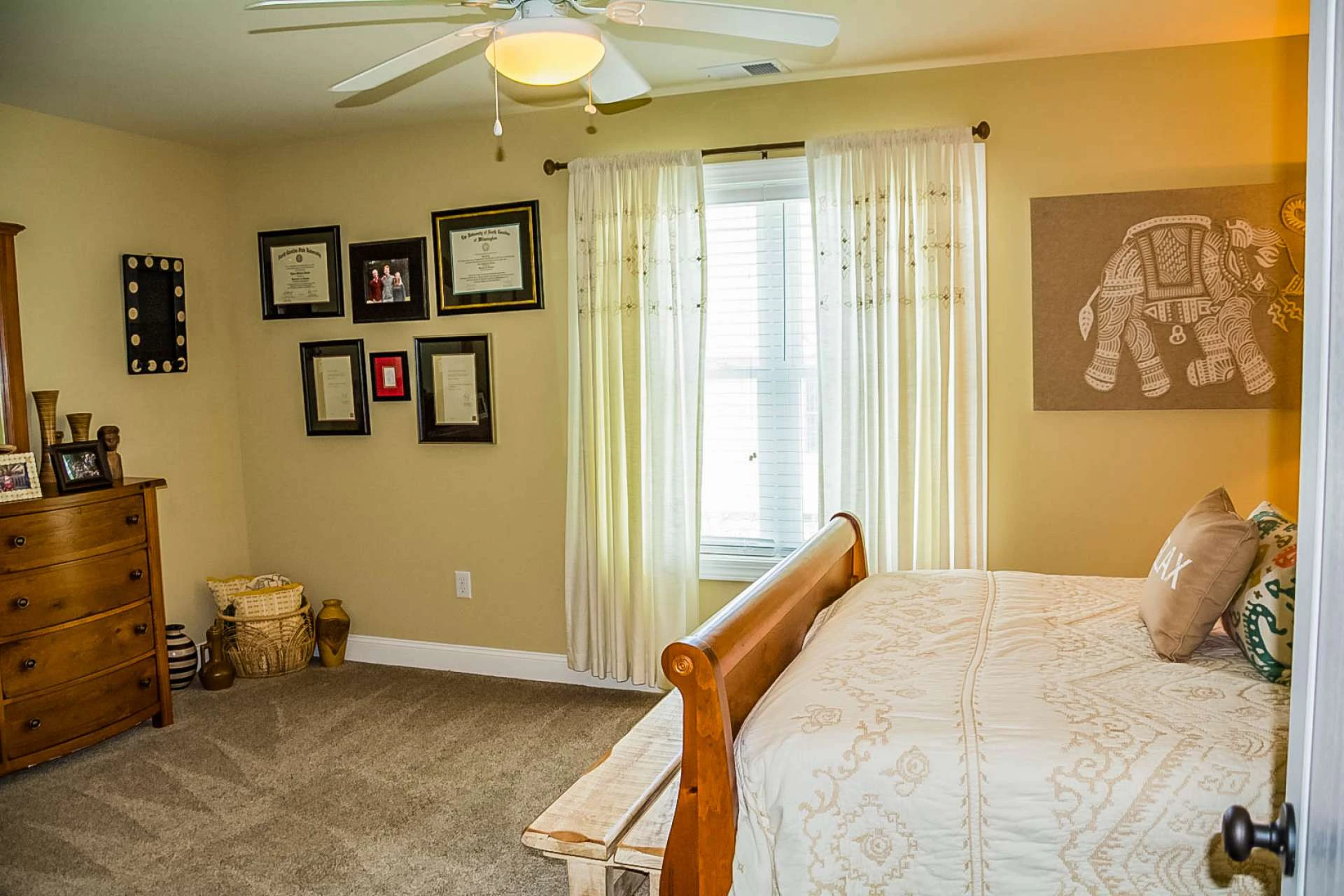 Image number 2 for the current listing
