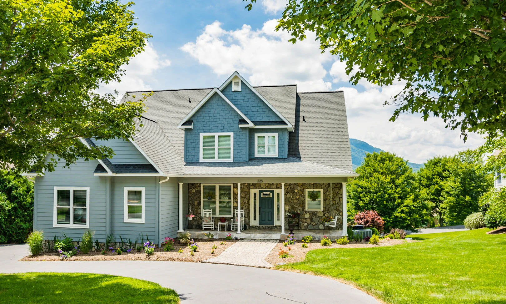 Image number 1 for the current listing