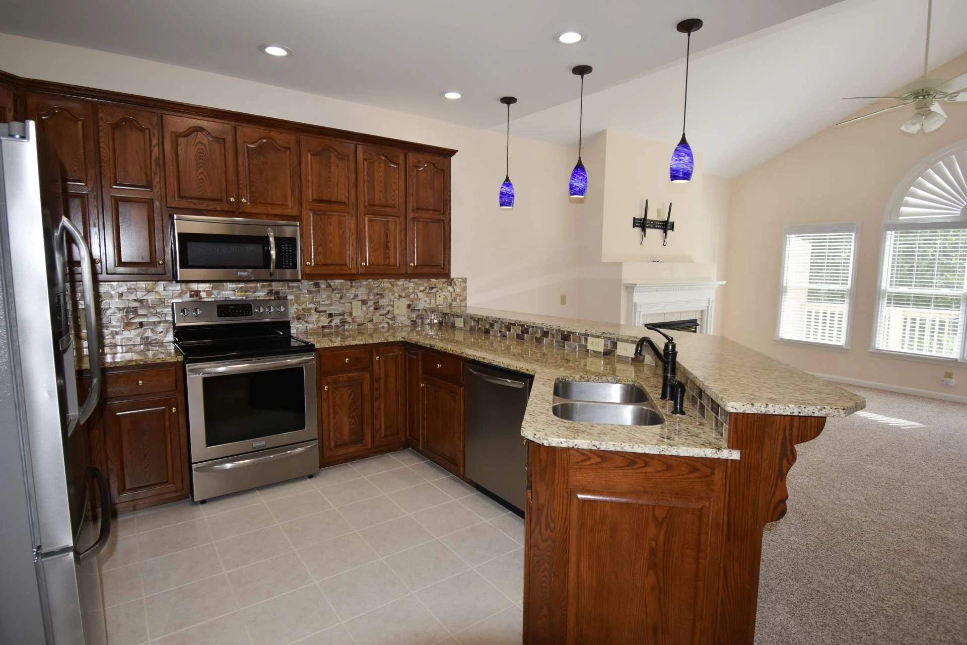 Image number 2 for the current listing