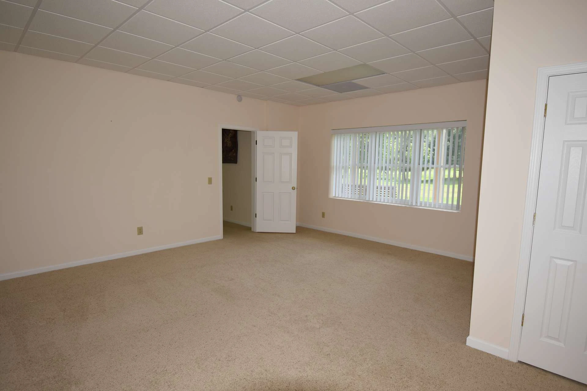 Image number 7 for the current listing