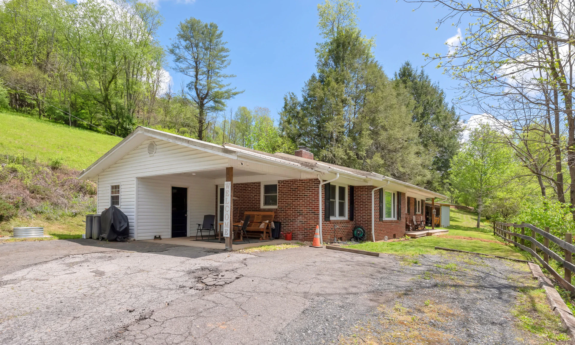 Image number 1 for the current listing