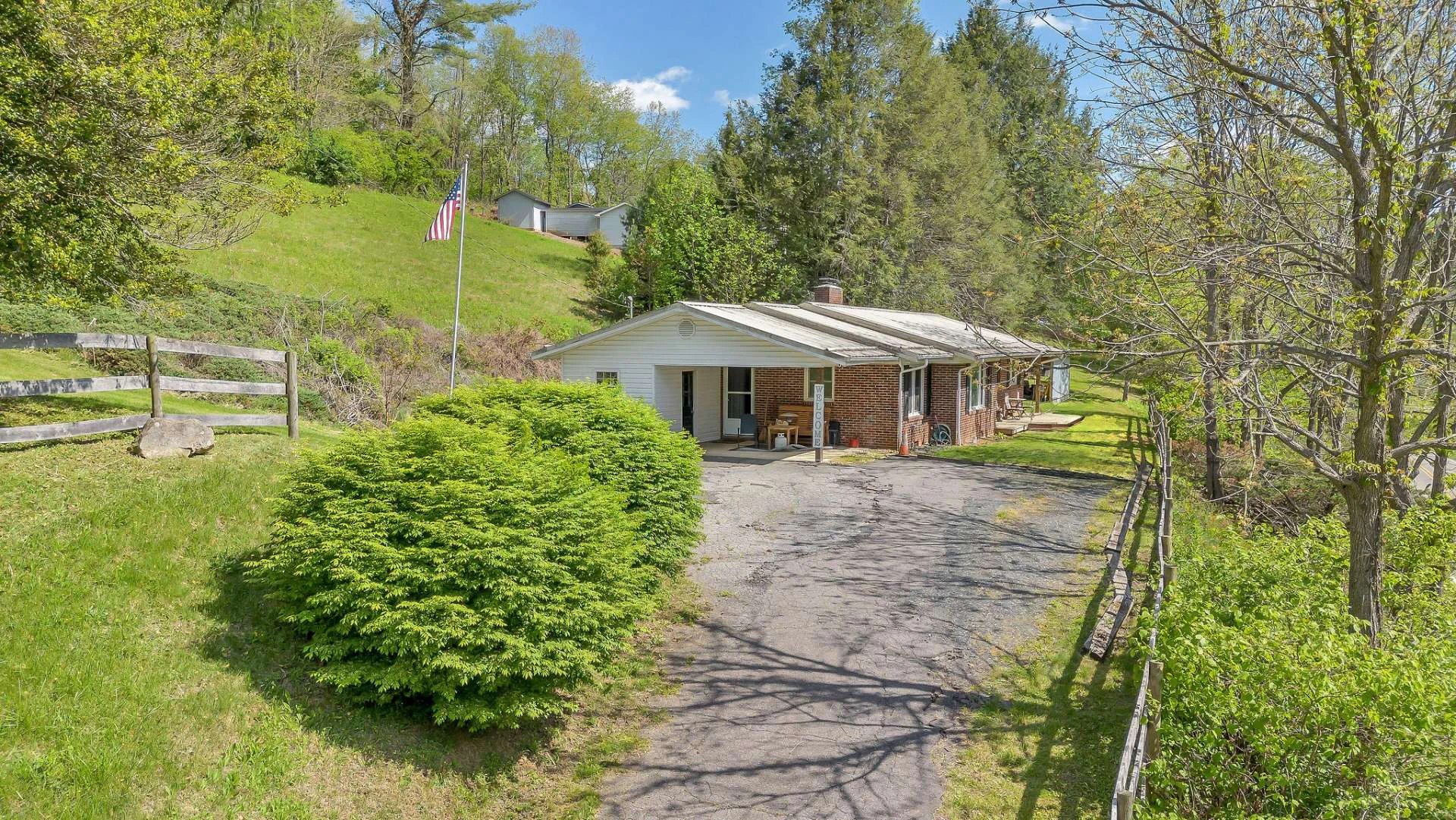Image number 15 for the current listing