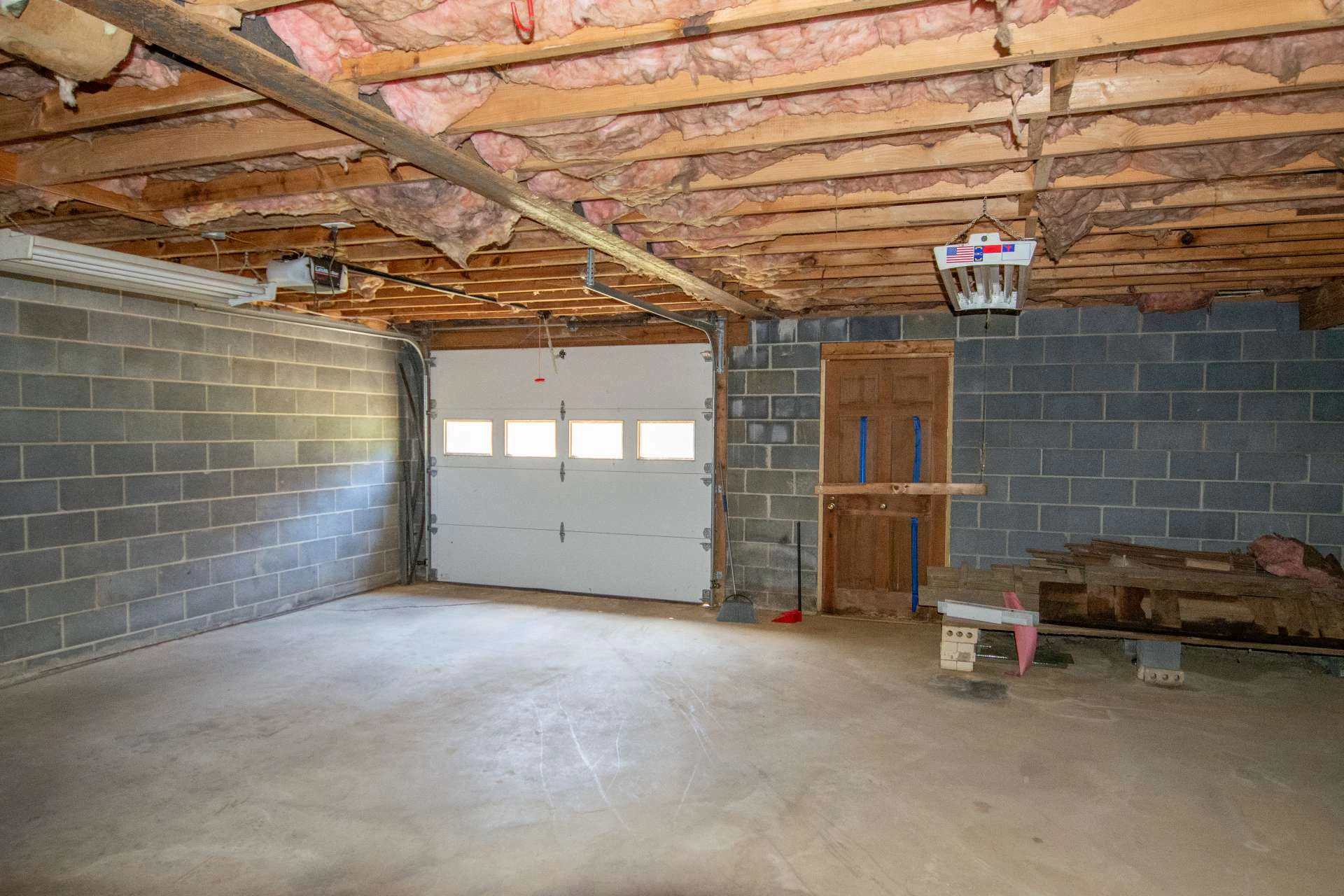 Image number 16 for the current listing