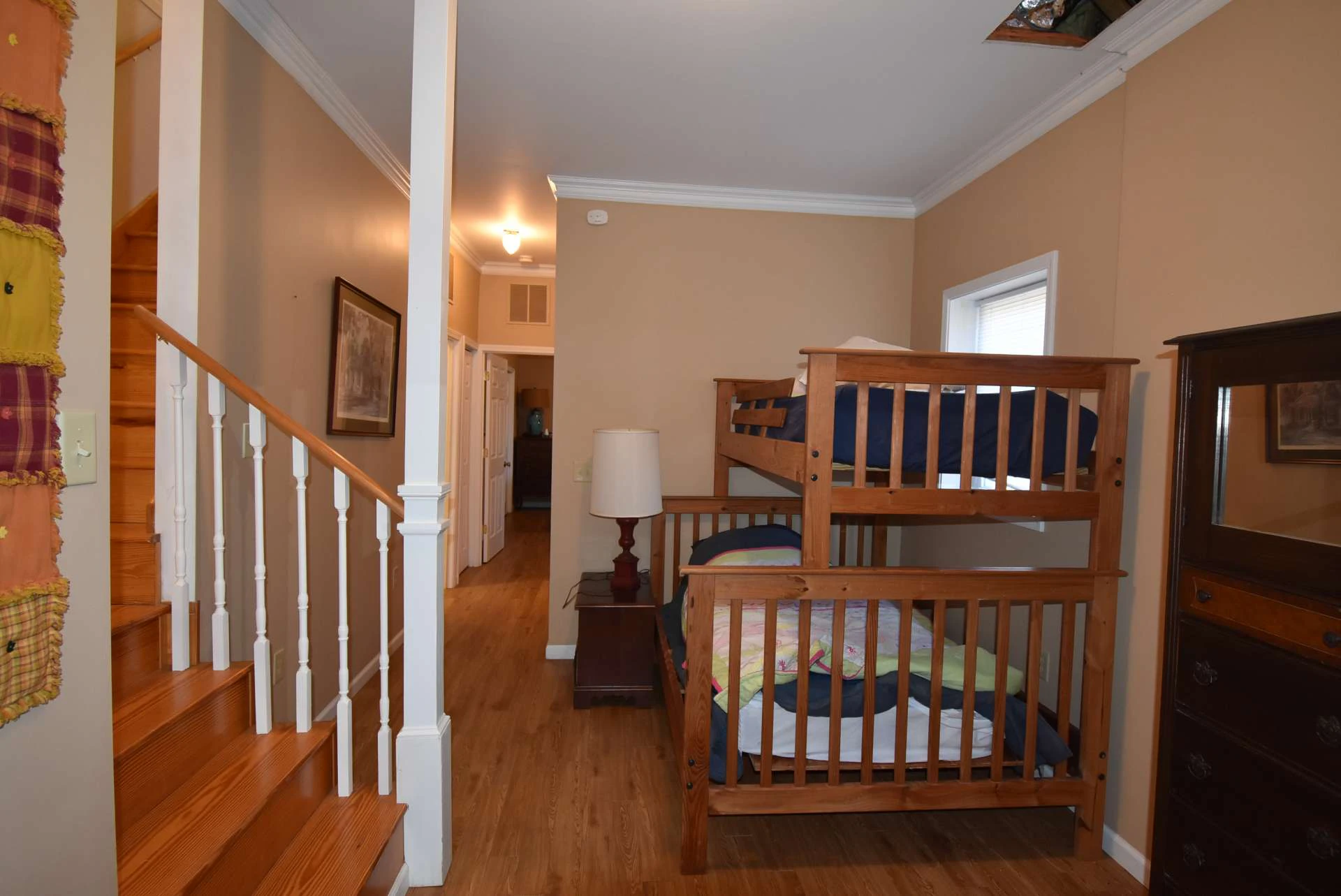 Image number 18 for the current listing