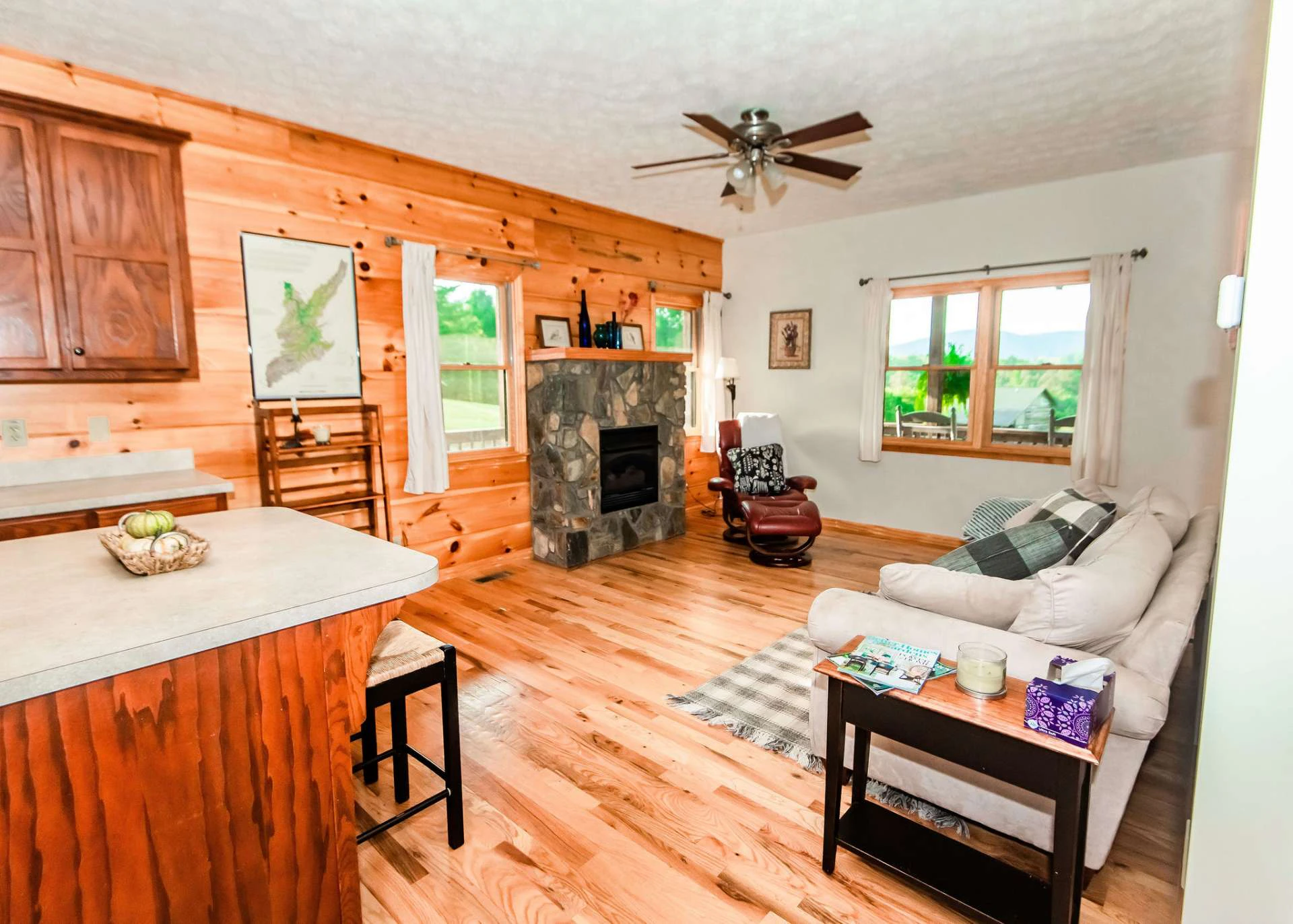 Image number 15 for the current listing