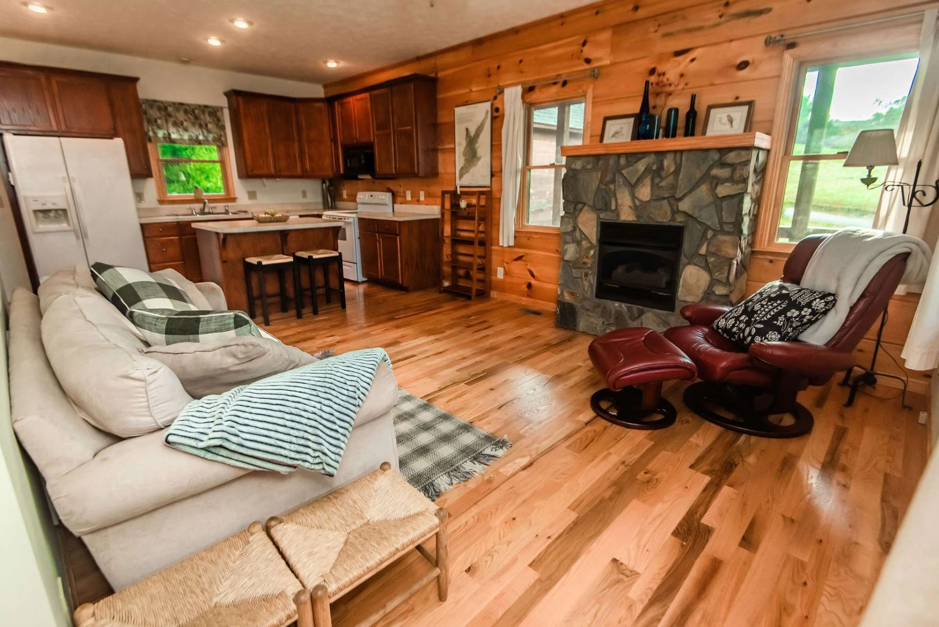 Image number 13 for the current listing