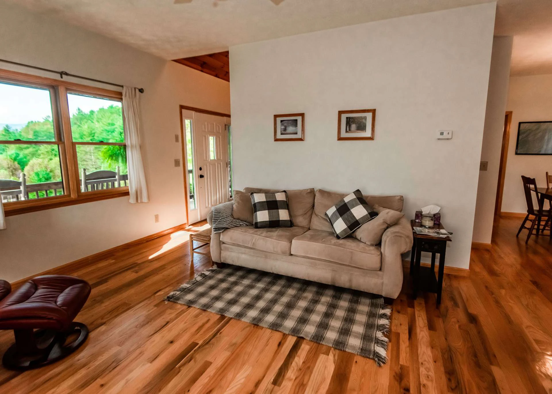 Image number 2 for the current listing