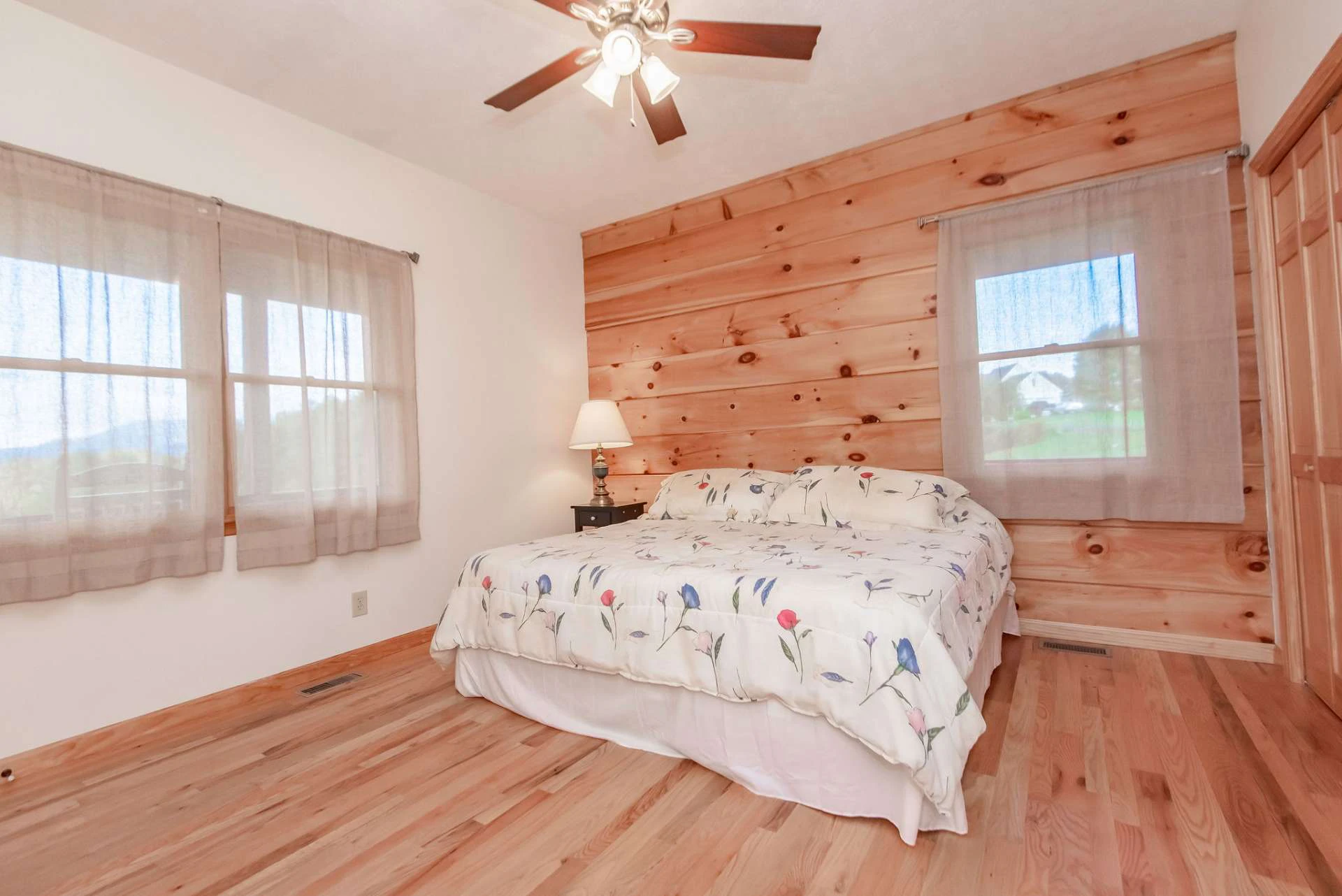 Image number 11 for the current listing