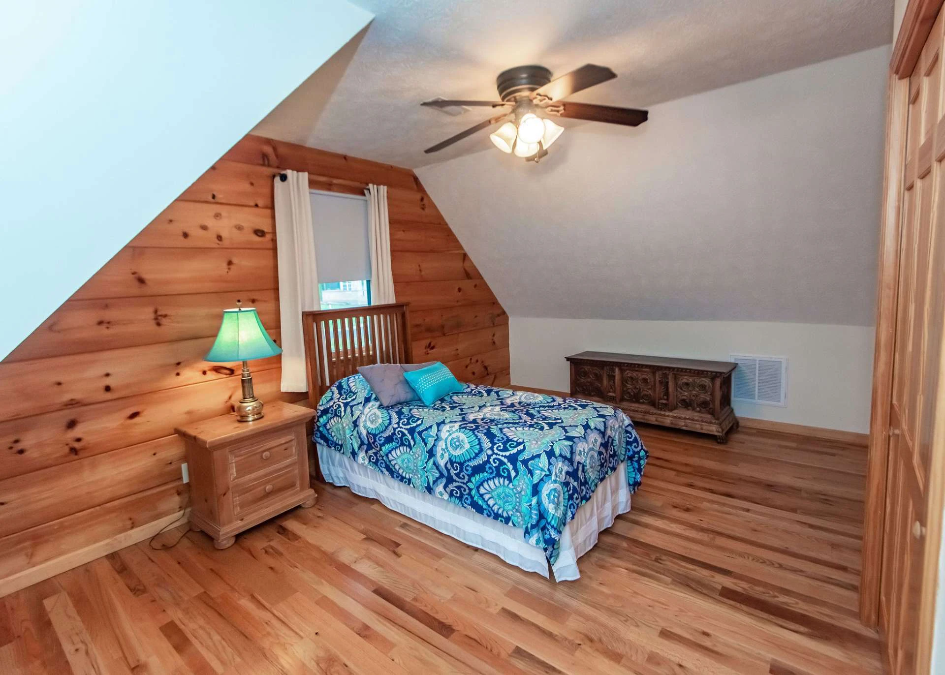 Image number 9 for the current listing