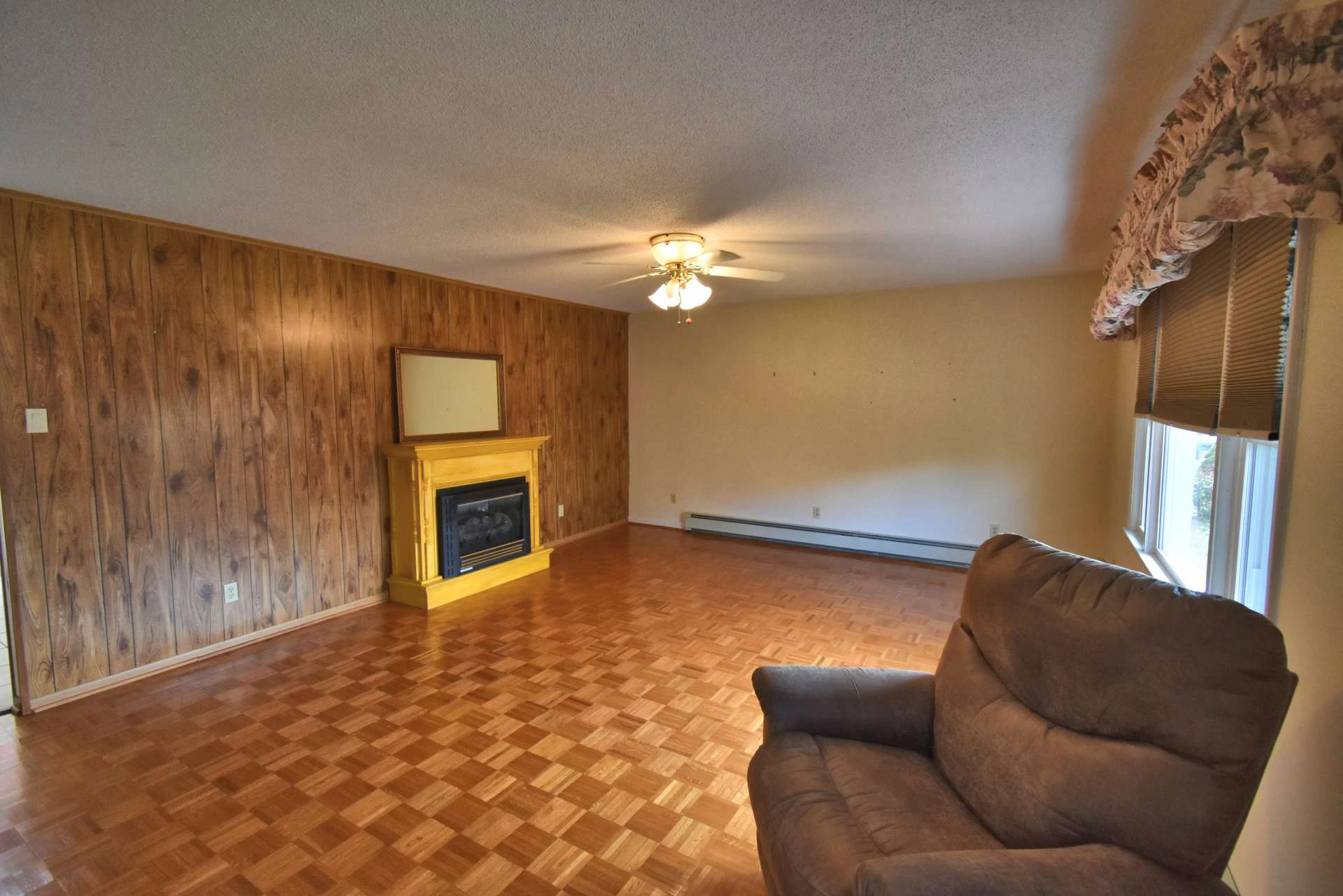 Image number 21 for the current listing