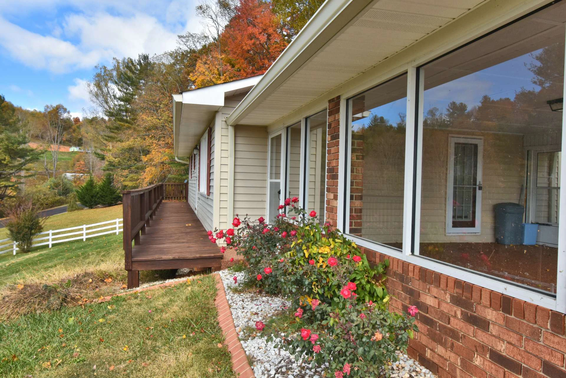 Image number 15 for the current listing