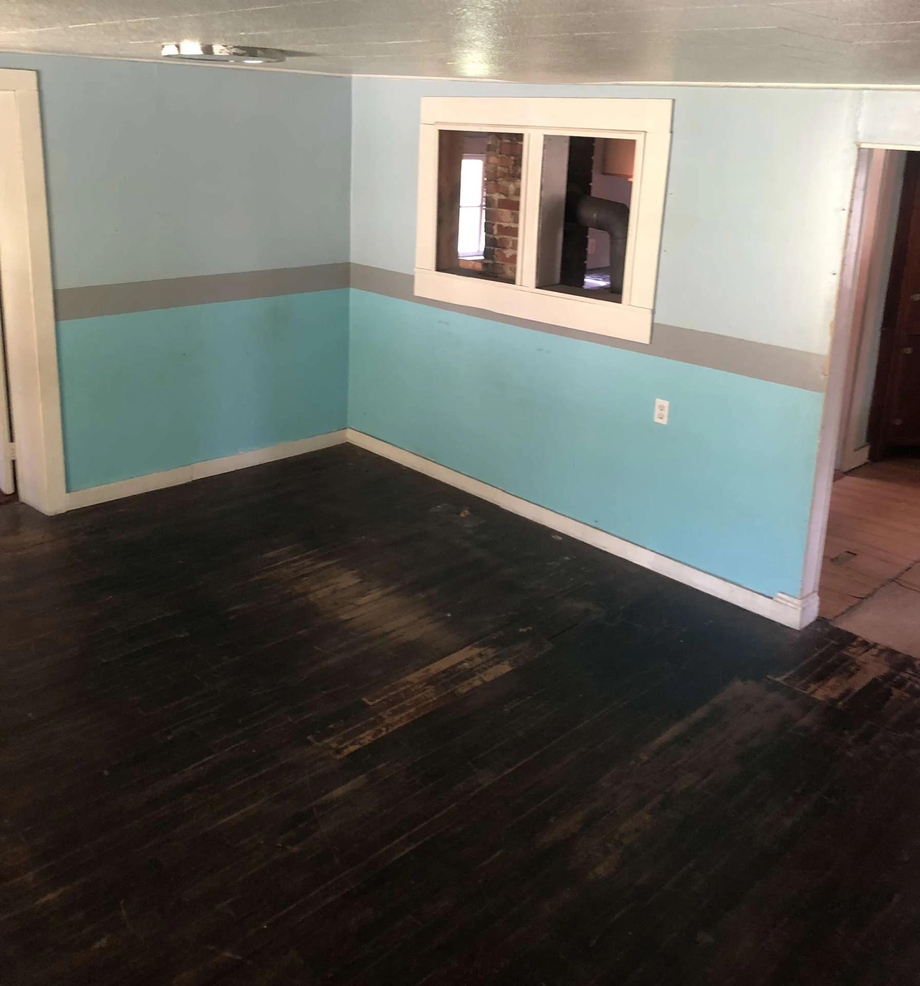 Image number 2 for the current listing