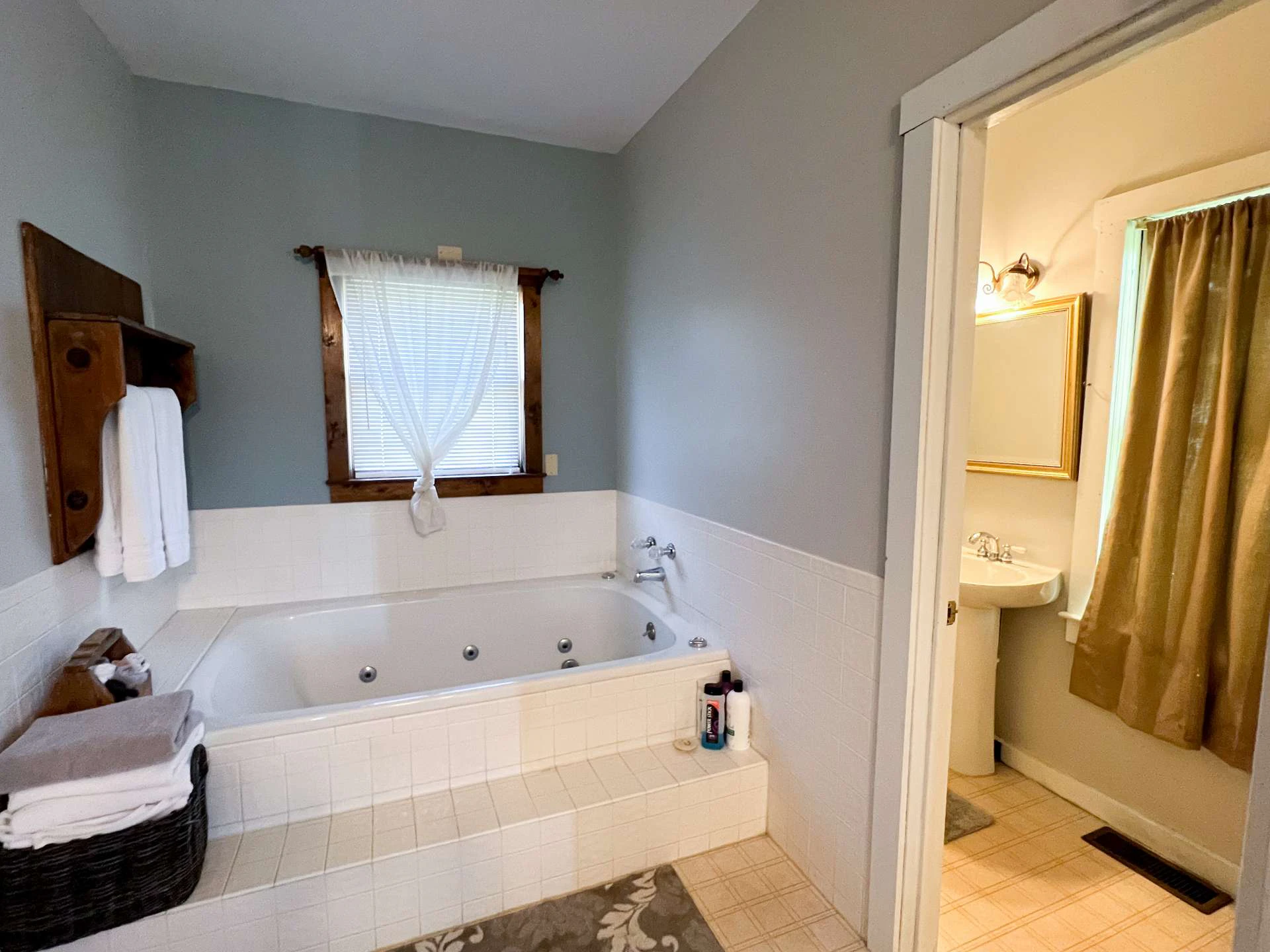 Image number 5 for the current listing