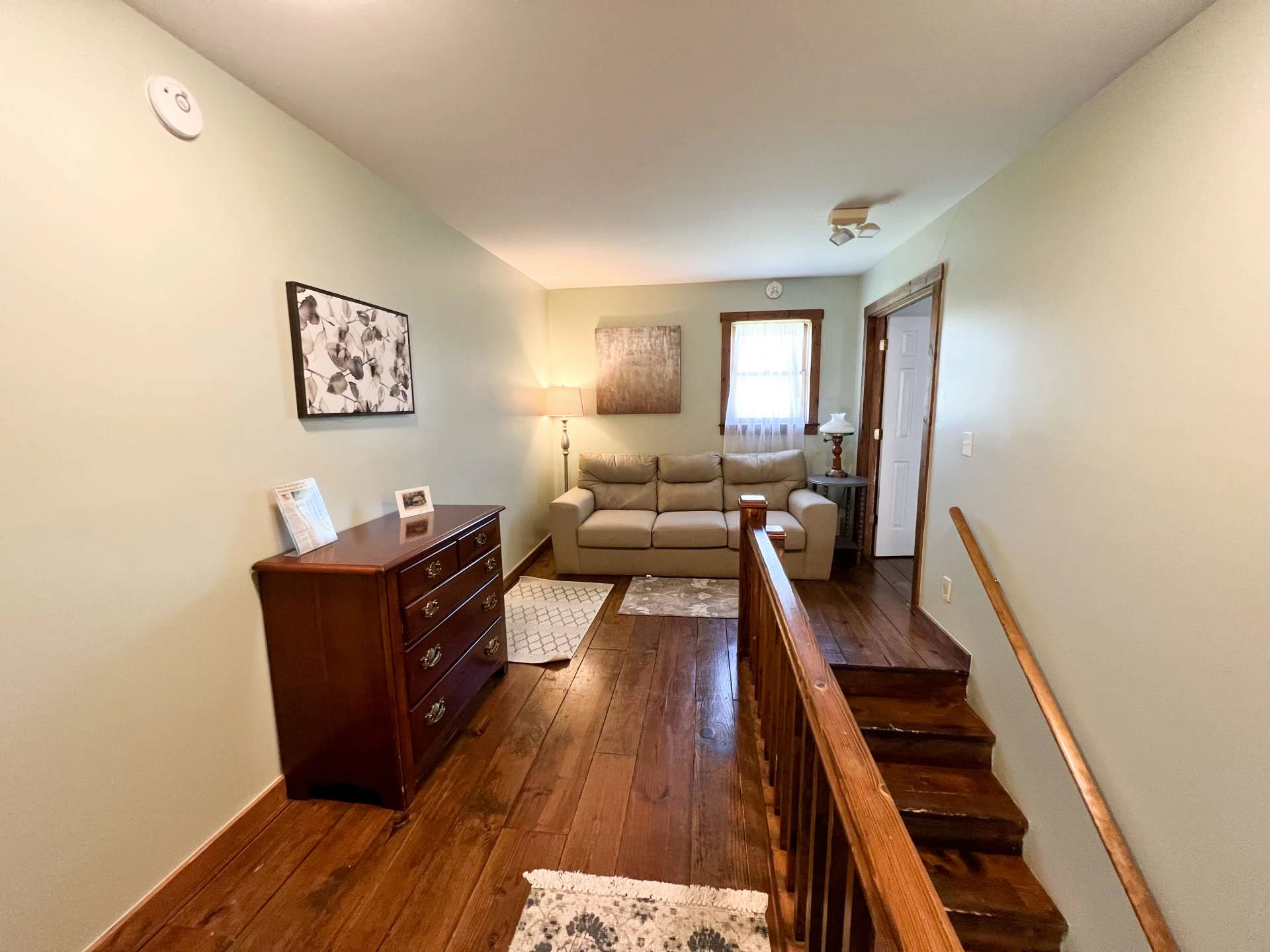 Image number 15 for the current listing