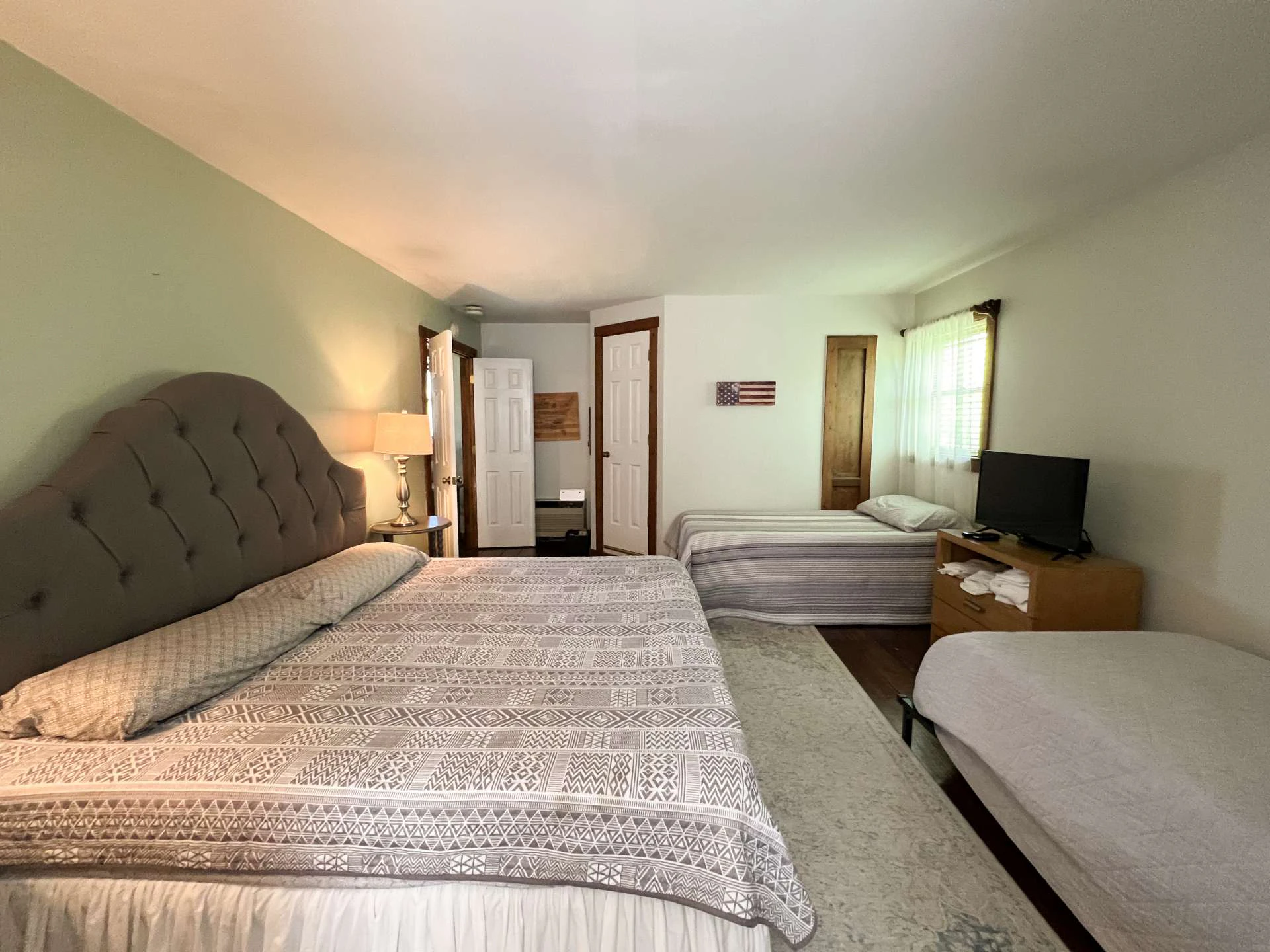 Image number 7 for the current listing