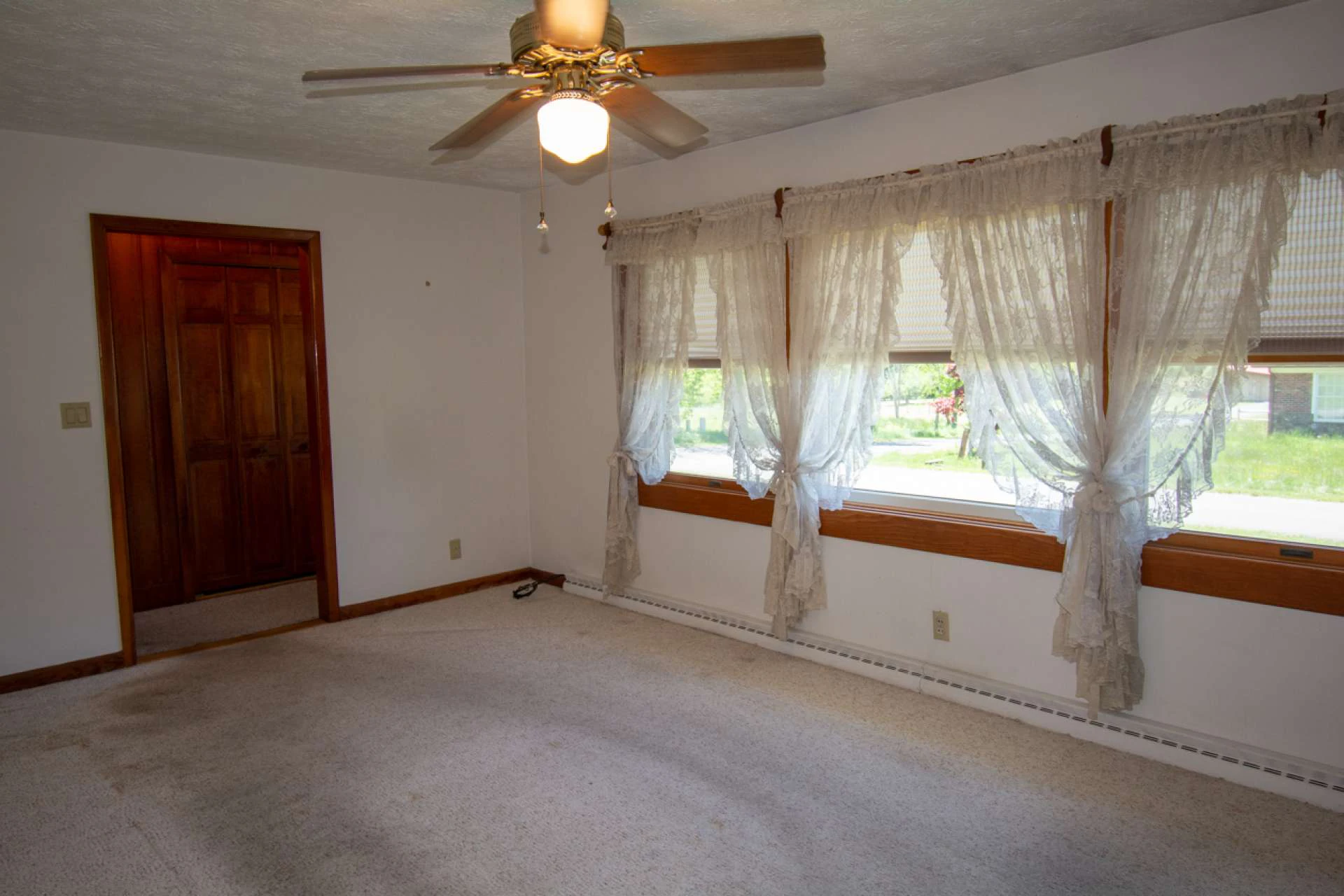 Image number 20 for the current listing