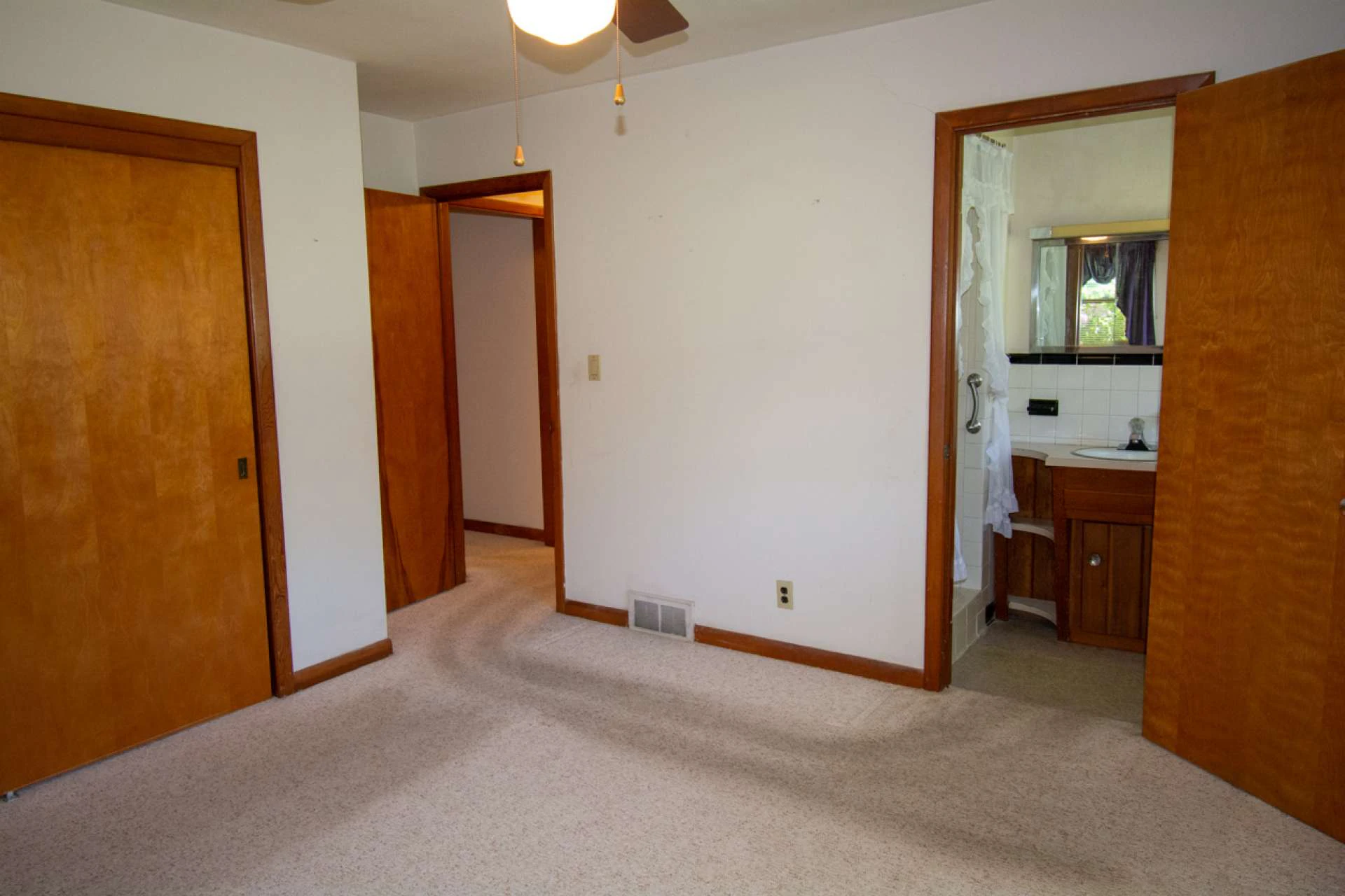 Image number 14 for the current listing