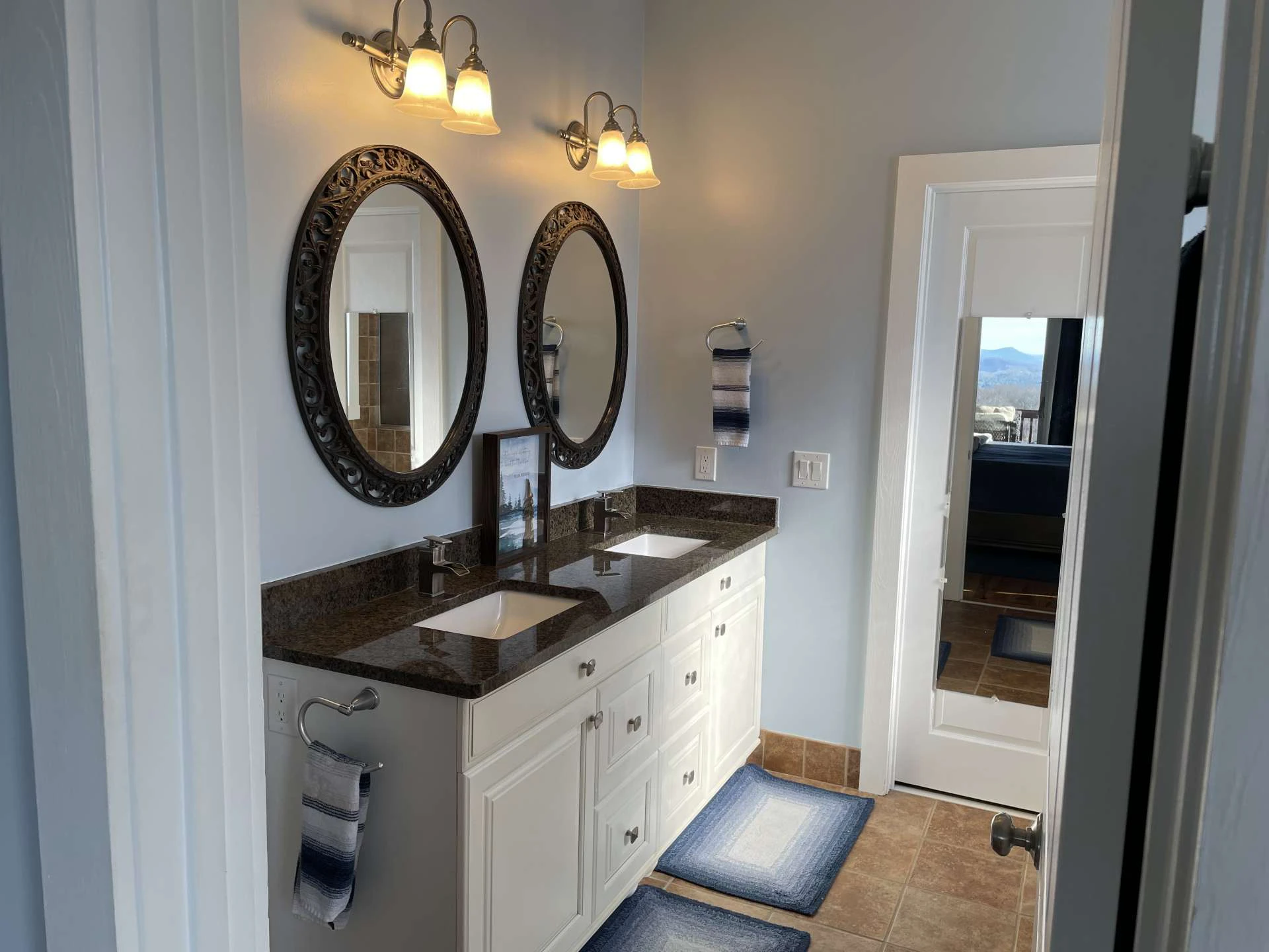 Image number 3 for the current listing