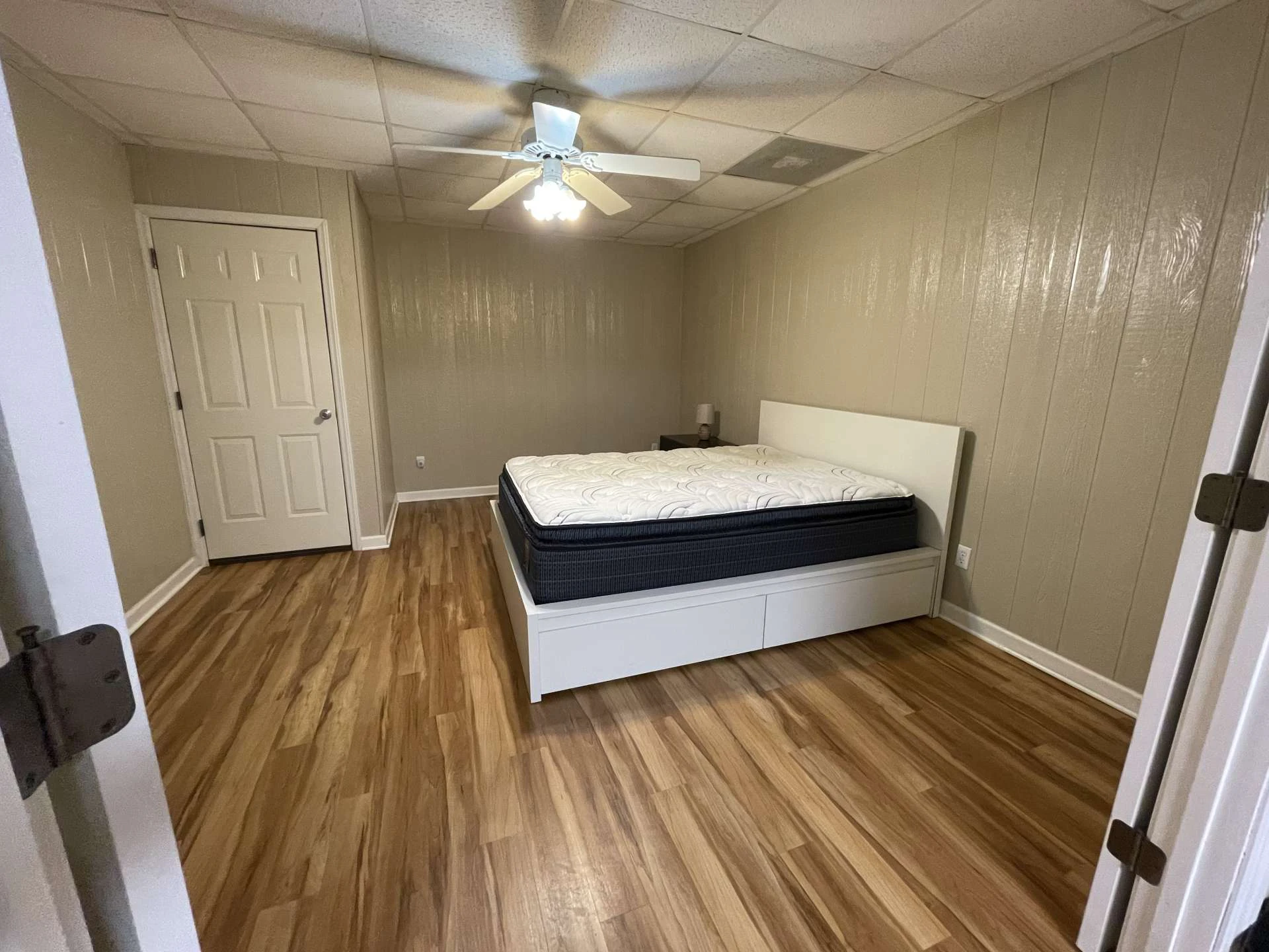 Image number 12 for the current listing
