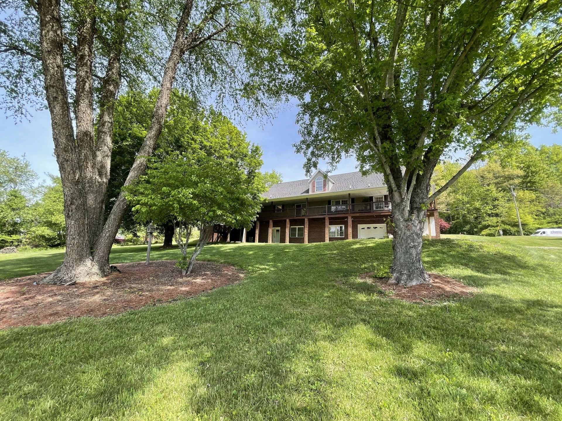 Image number 19 for the current listing