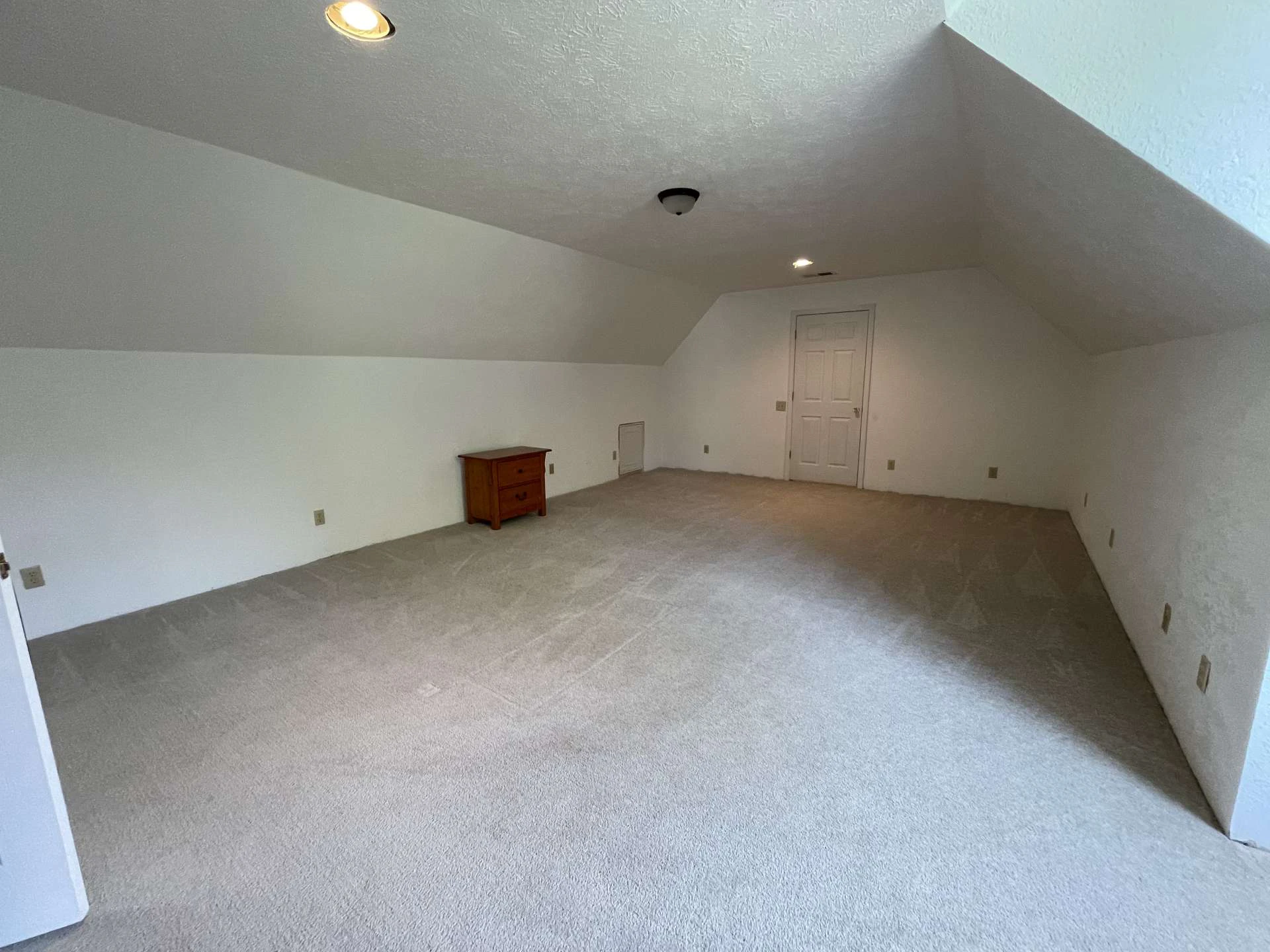 Image number 4 for the current listing