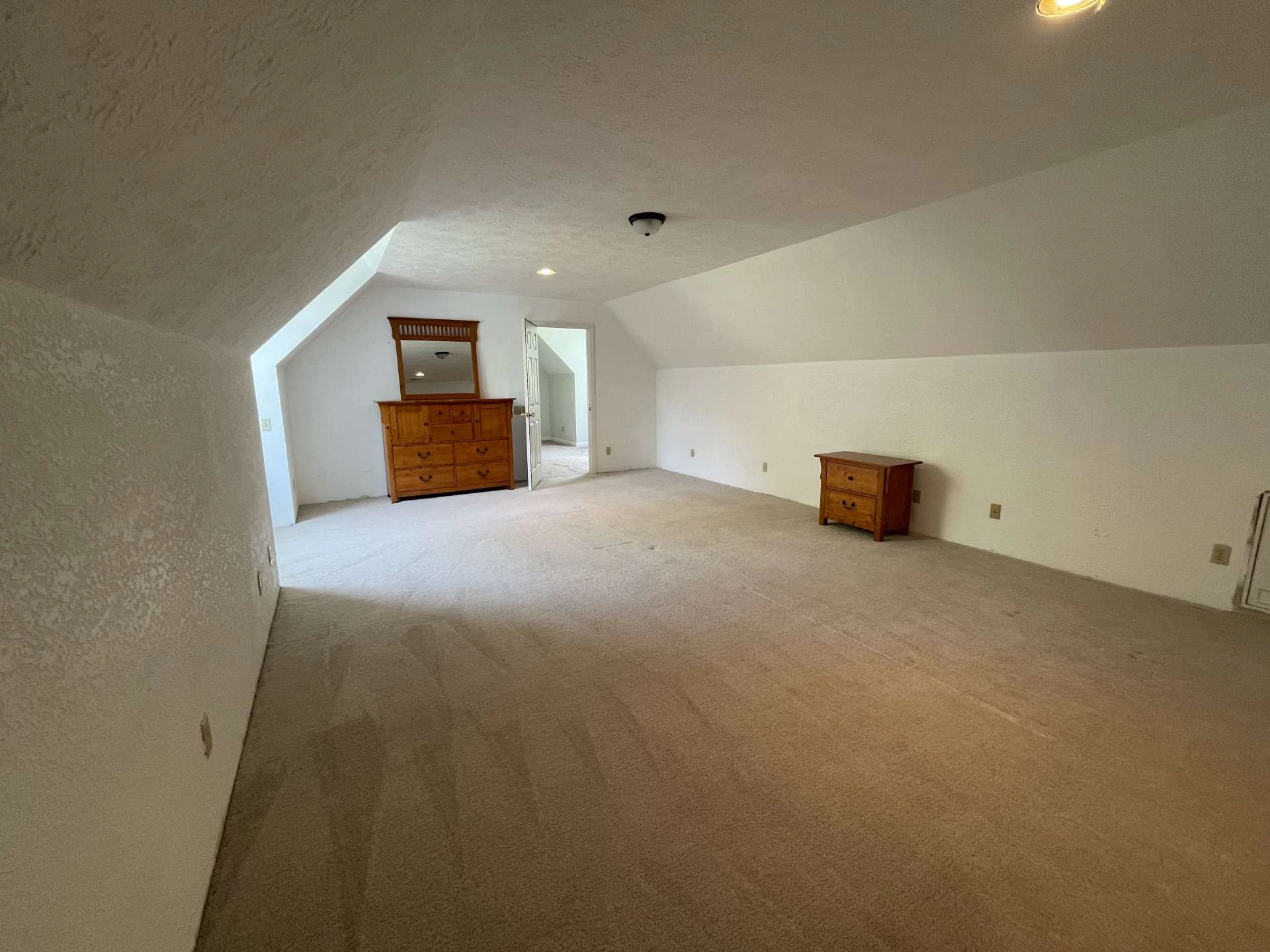 Image number 5 for the current listing
