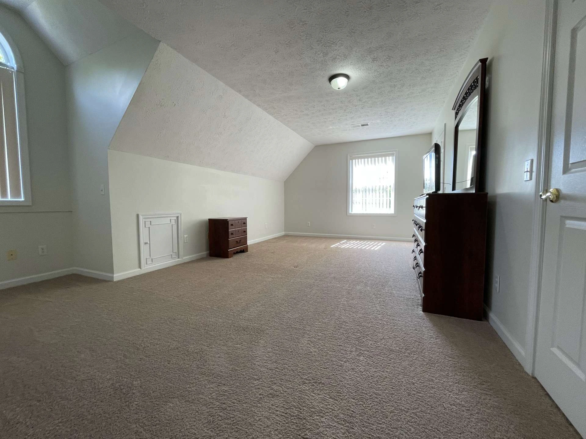 Image number 6 for the current listing