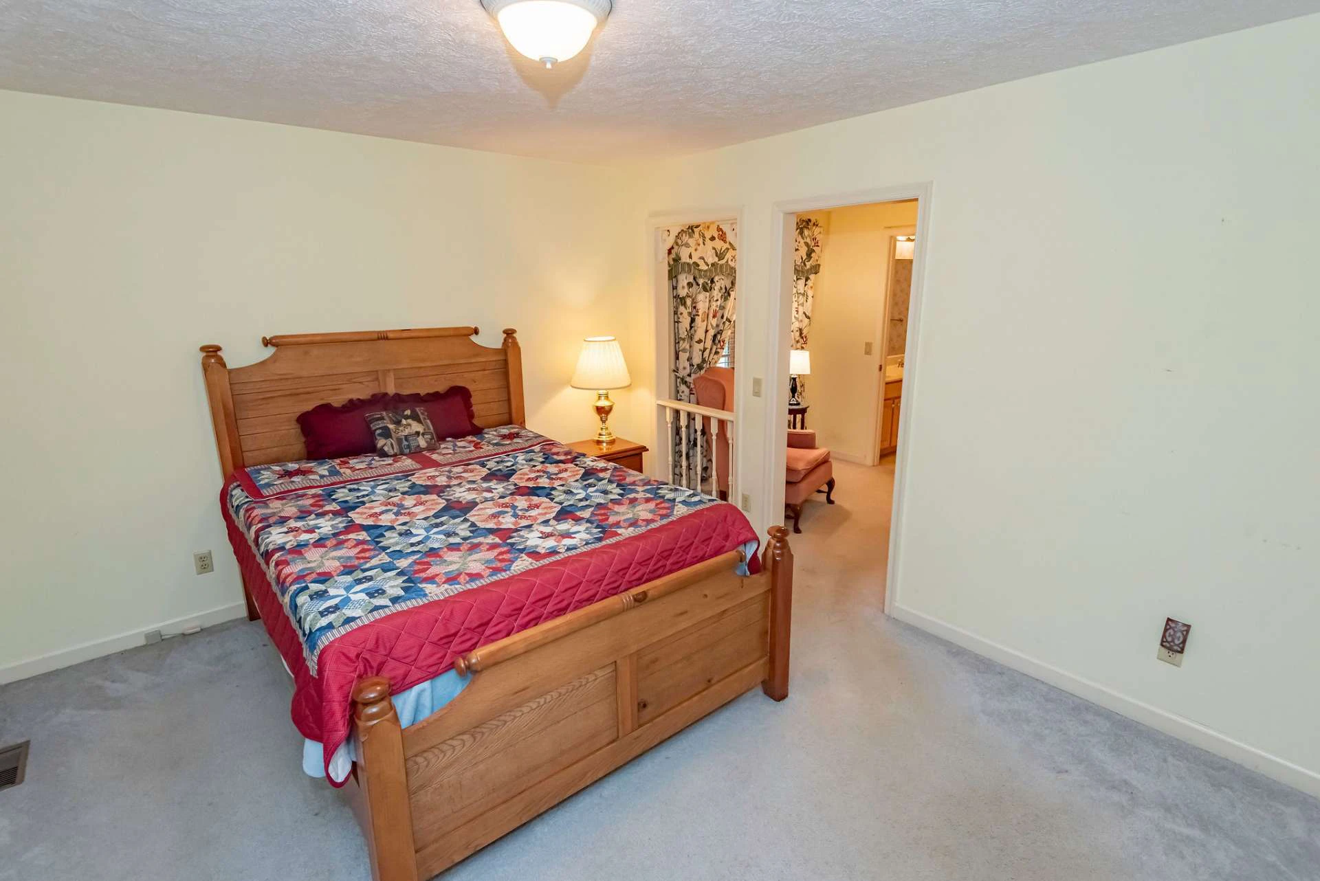 Image number 19 for the current listing