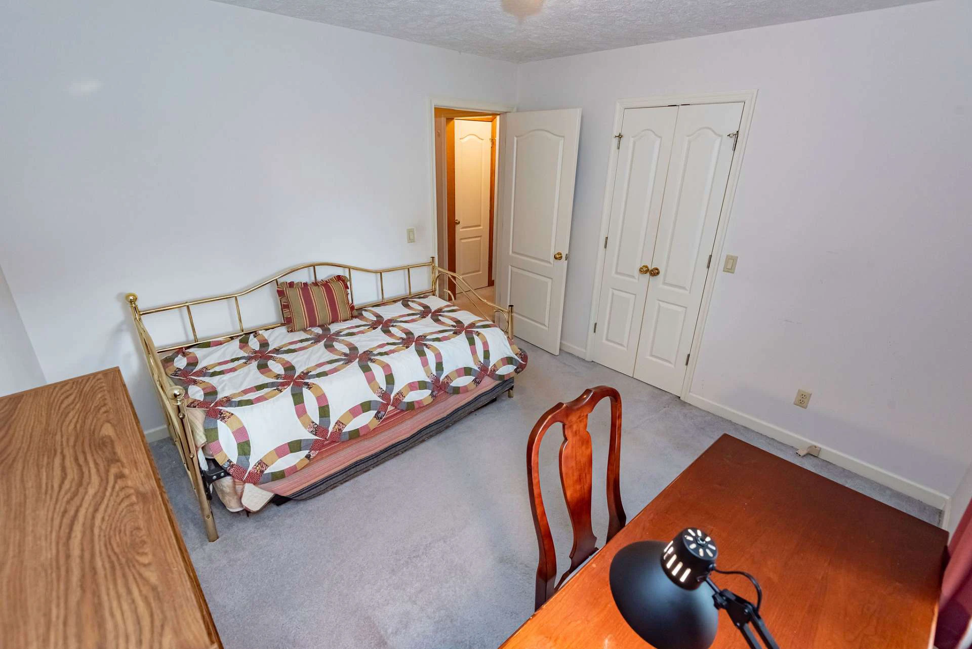 Image number 18 for the current listing