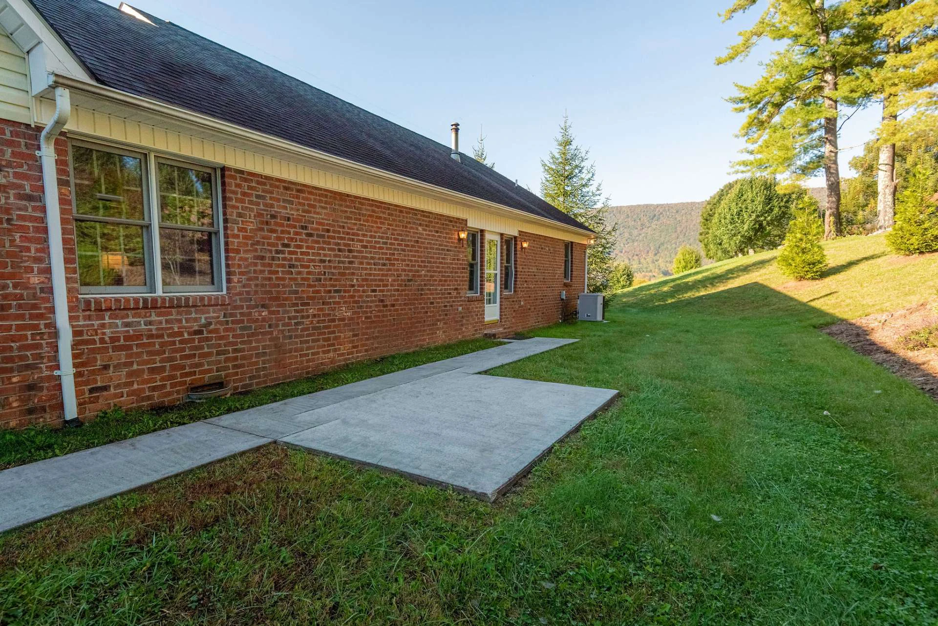 Image number 8 for the current listing
