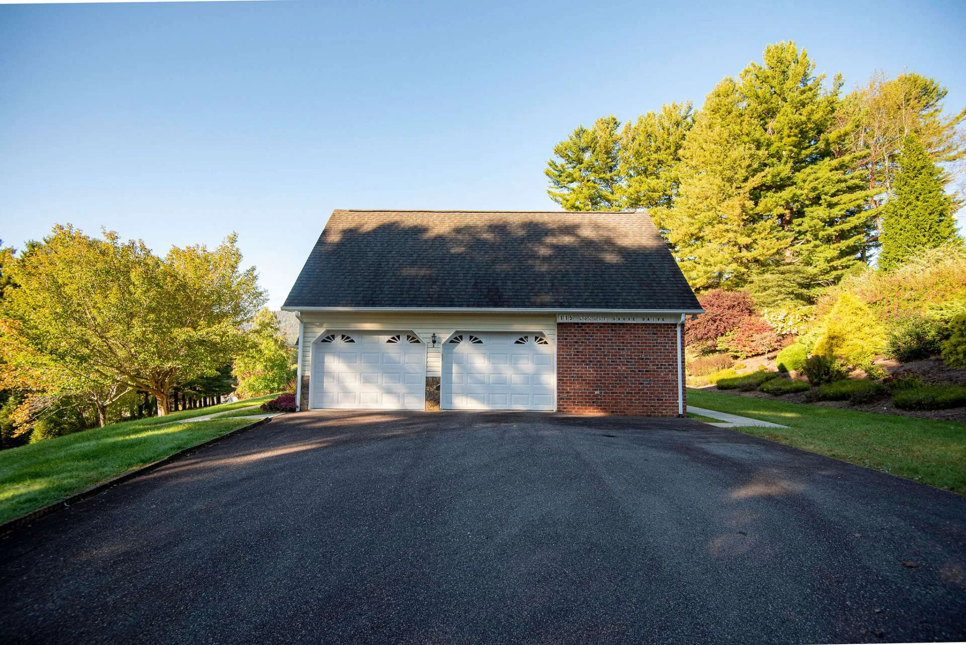 Image number 9 for the current listing