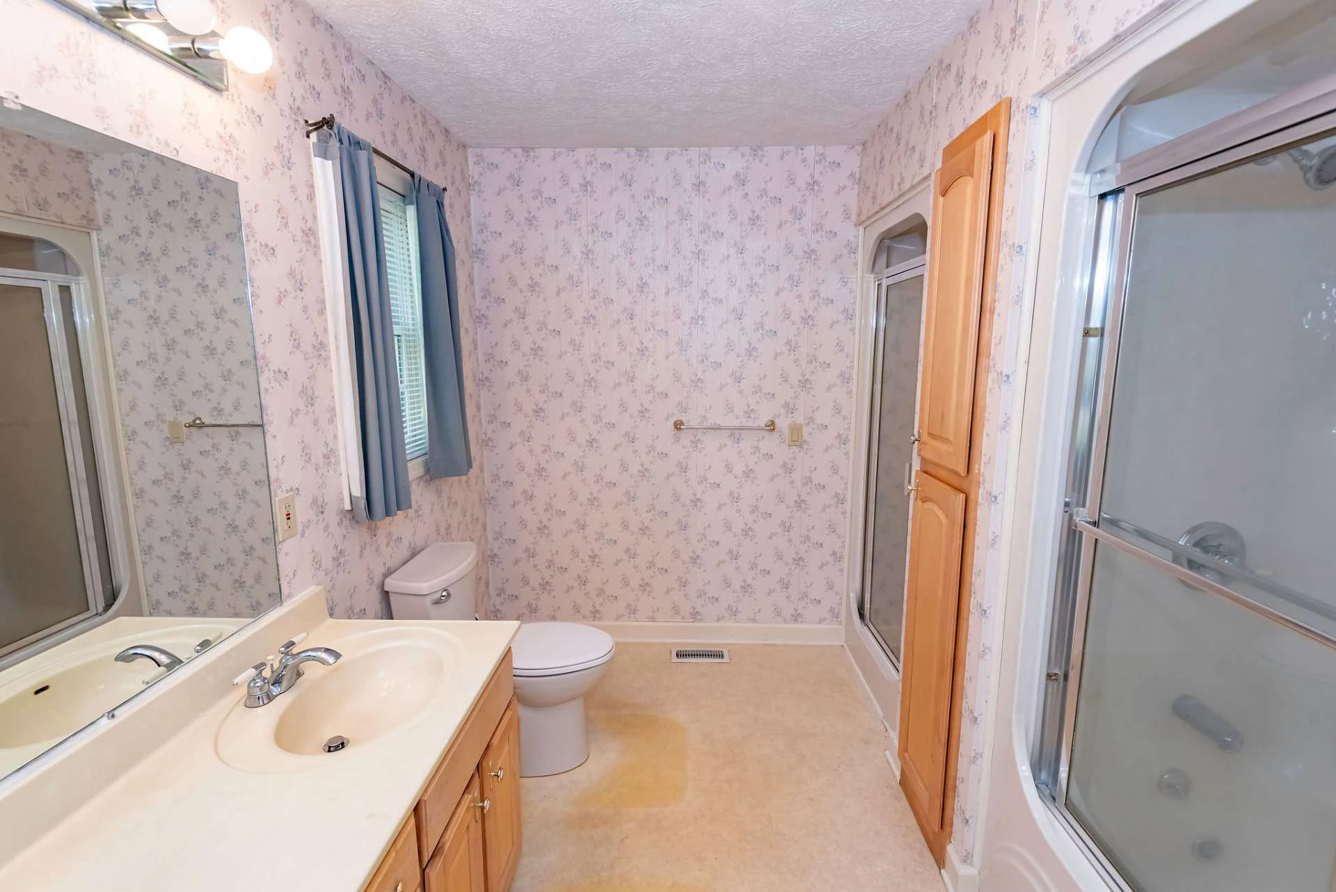 Image number 2 for the current listing
