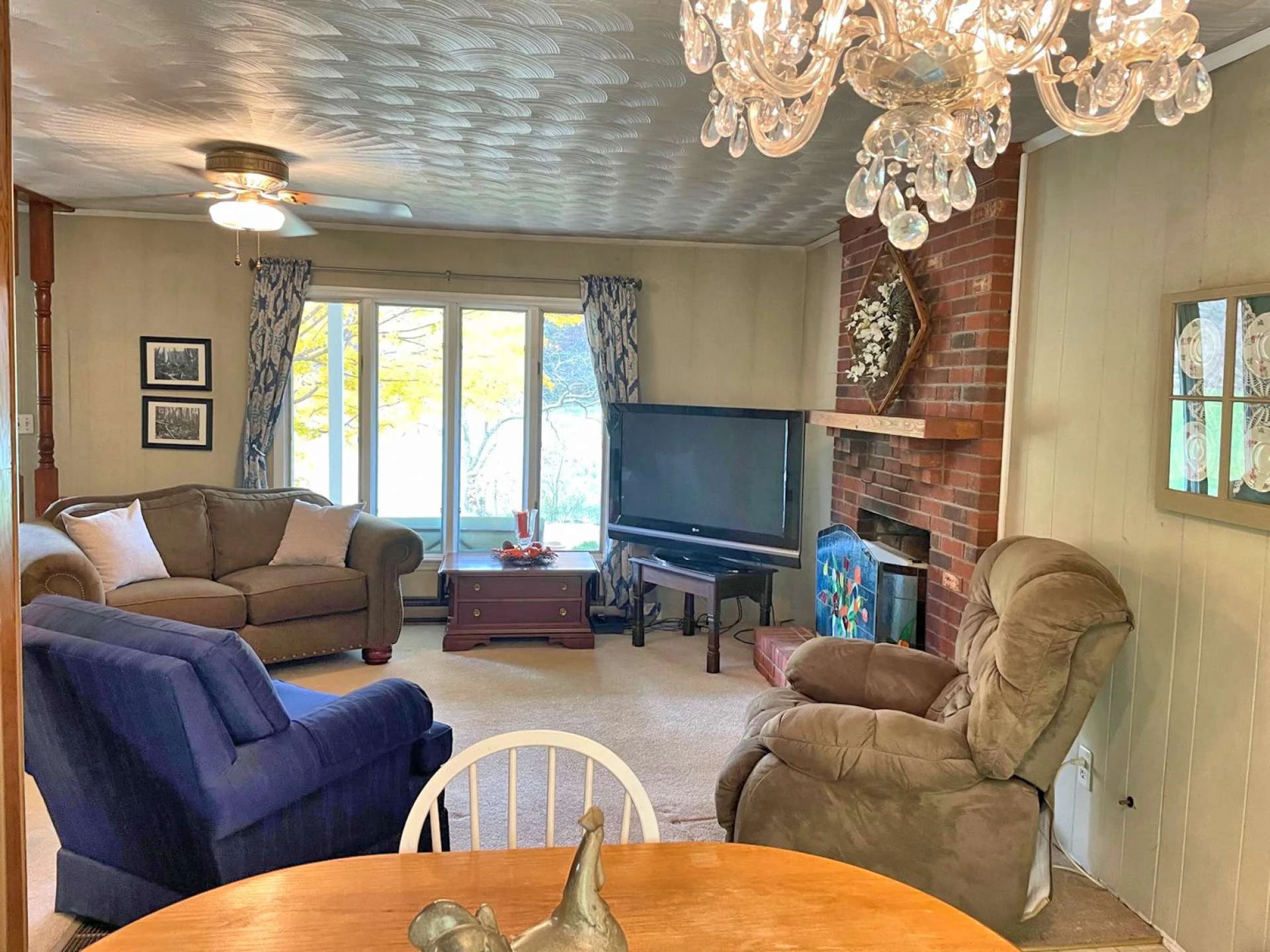 Image number 15 for the current listing