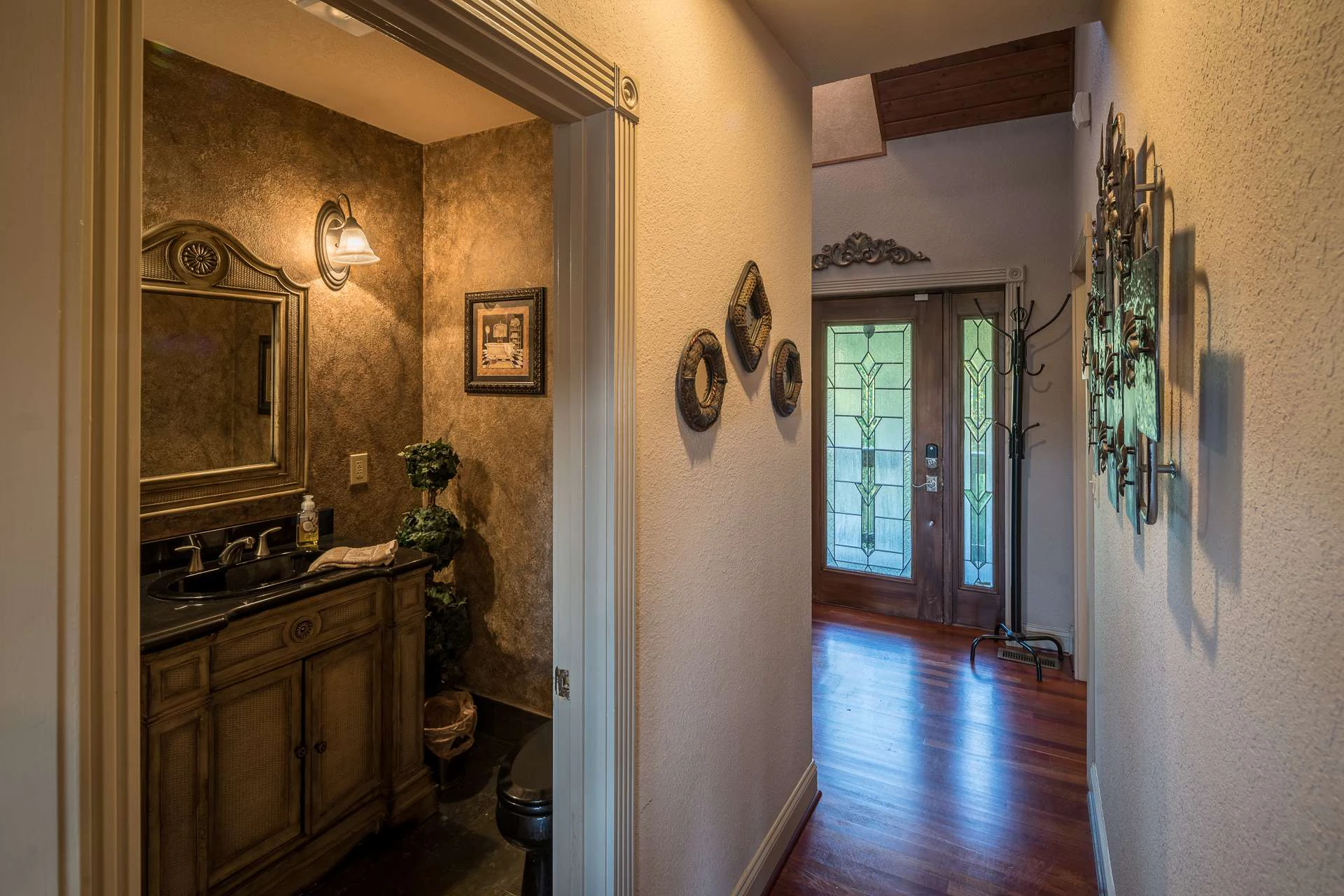 Image number 9 for the current listing