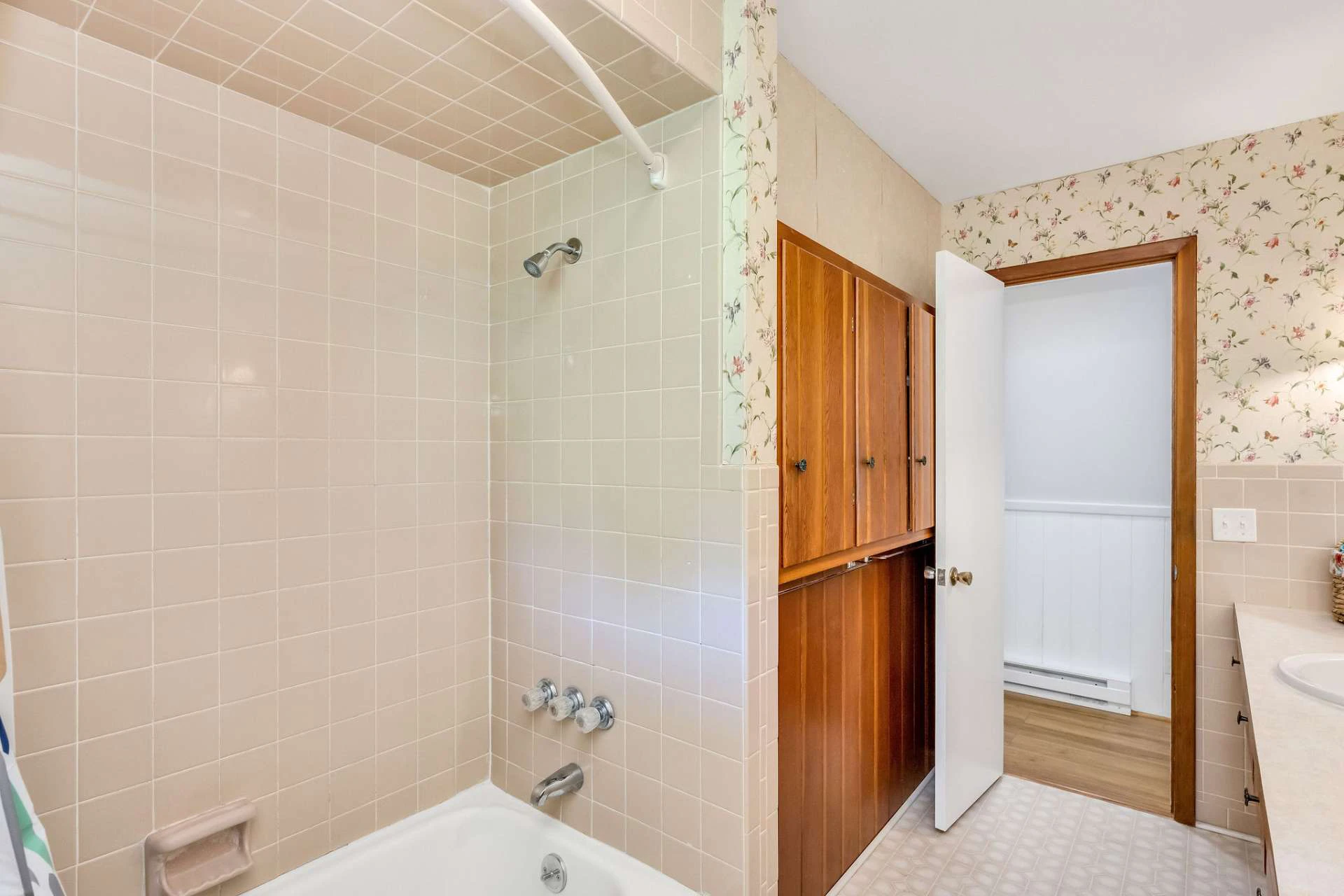 Image number 2 for the current listing