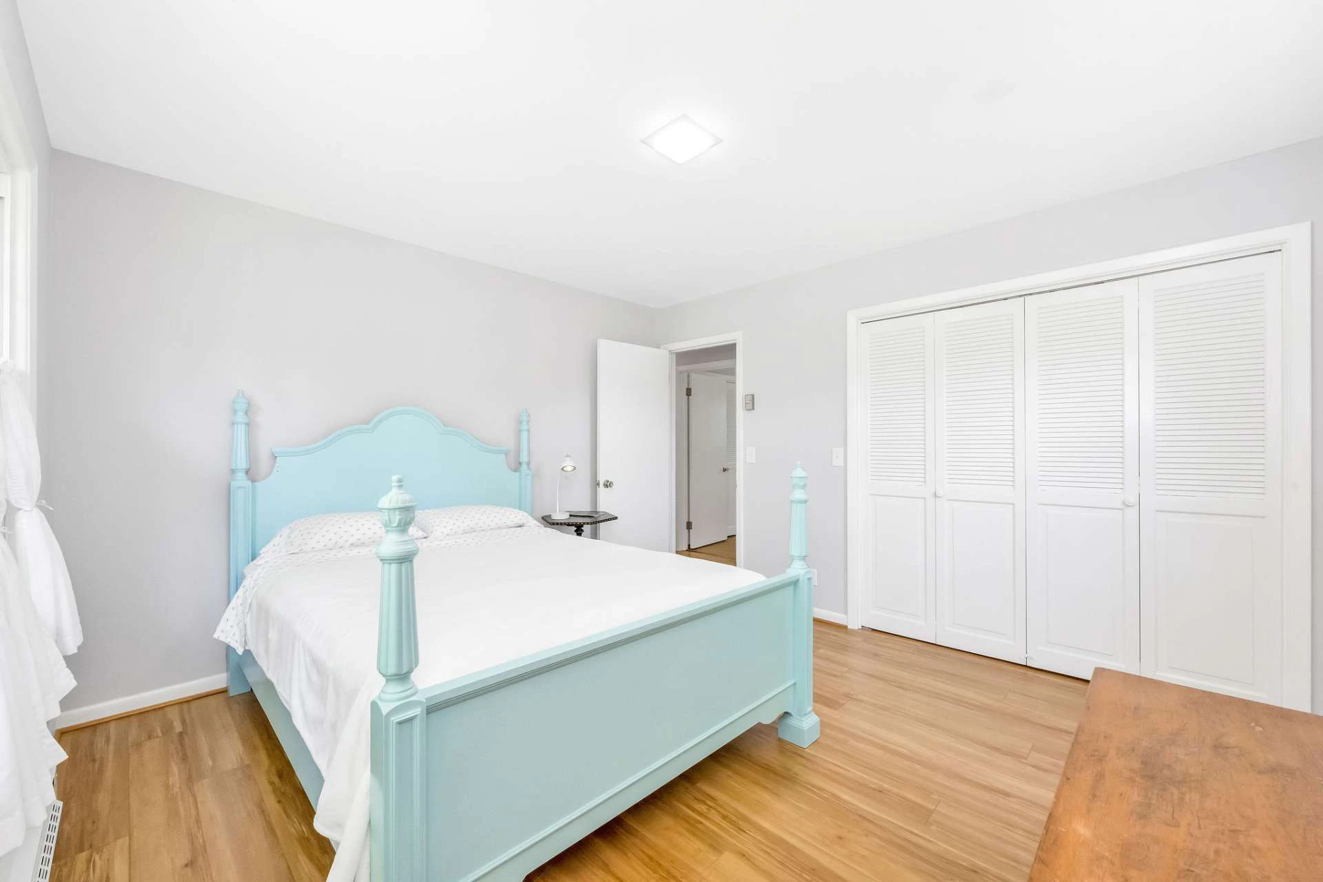 Image number 8 for the current listing