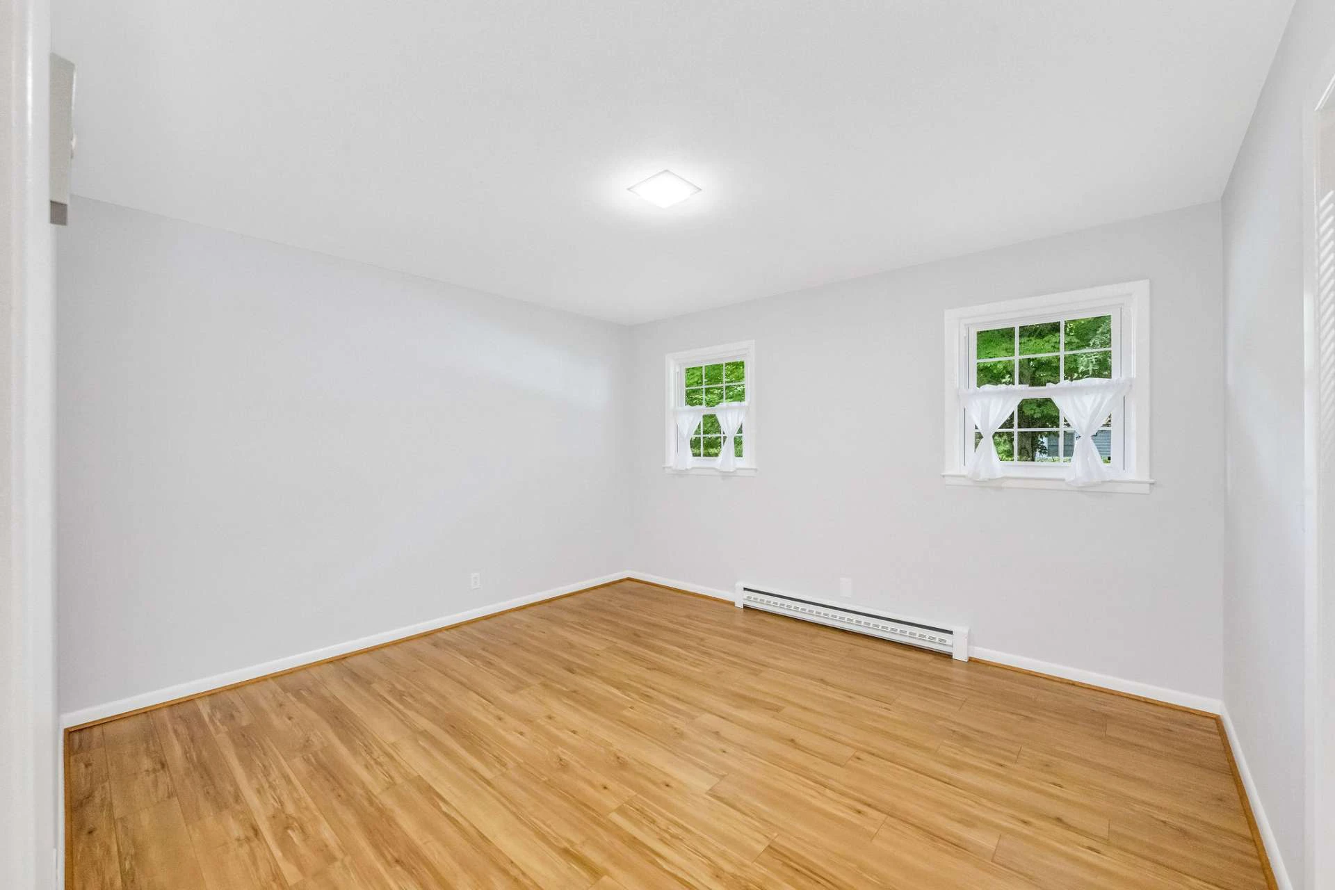 Image number 10 for the current listing