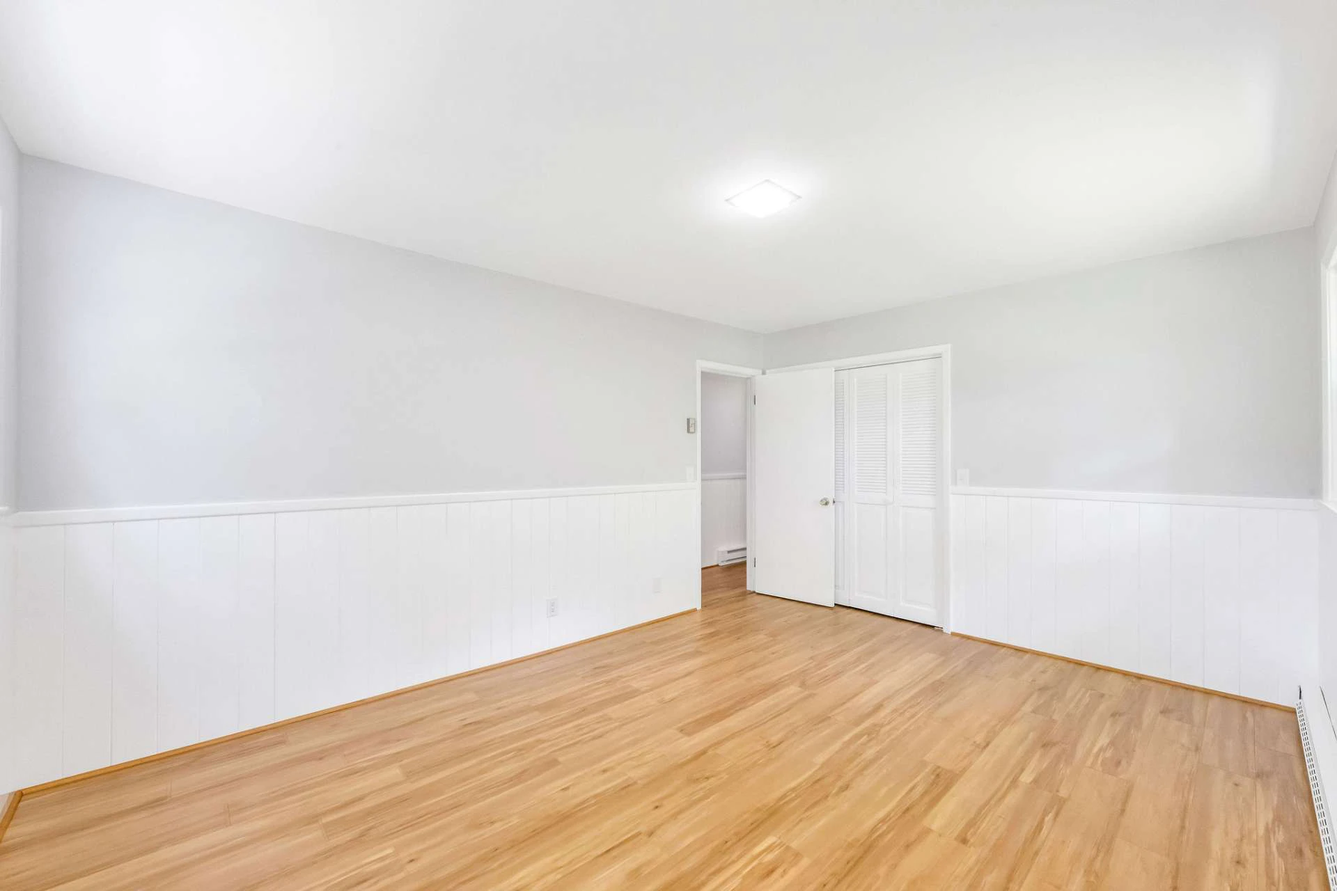 Image number 11 for the current listing