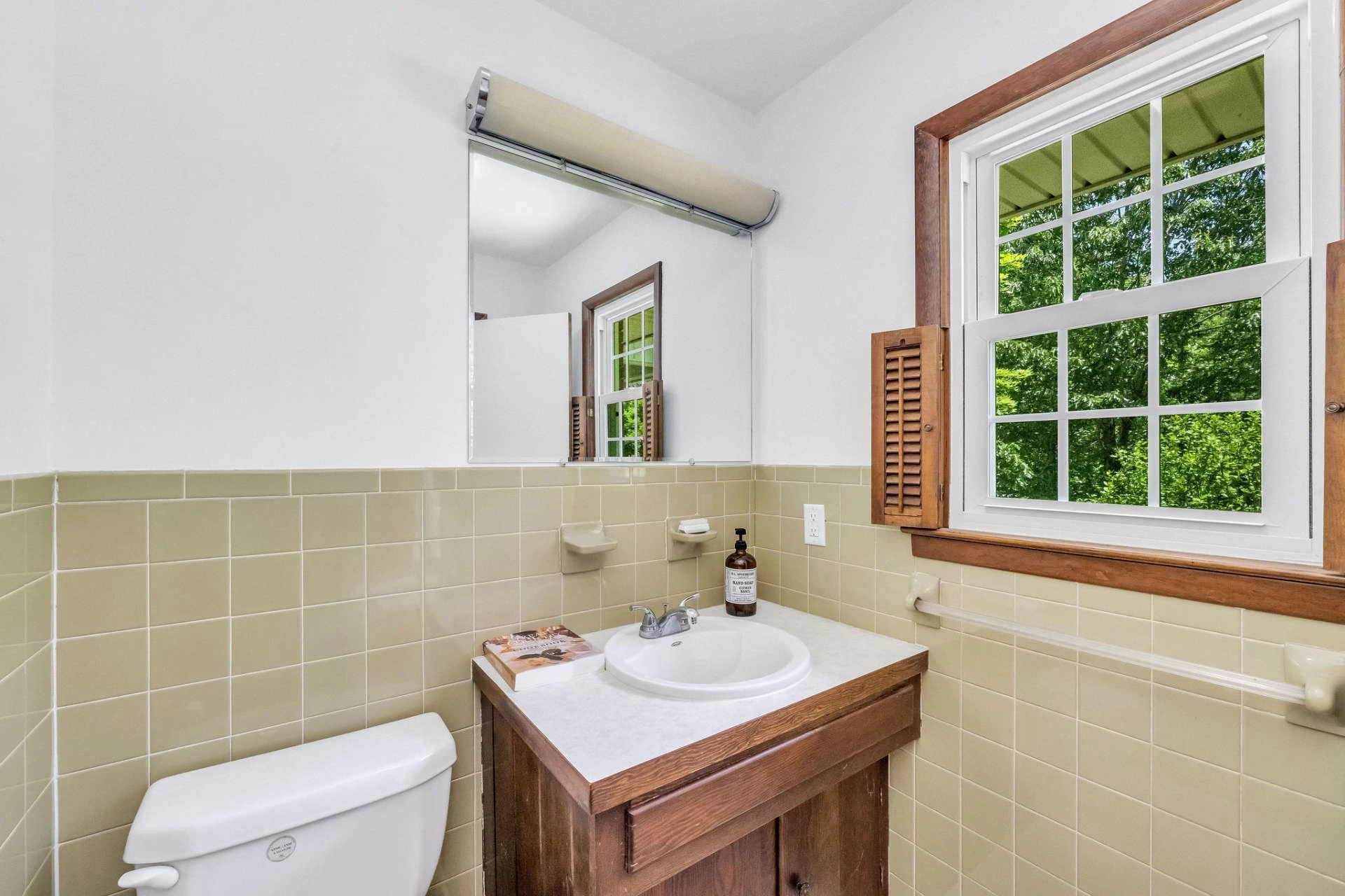 Image number 5 for the current listing