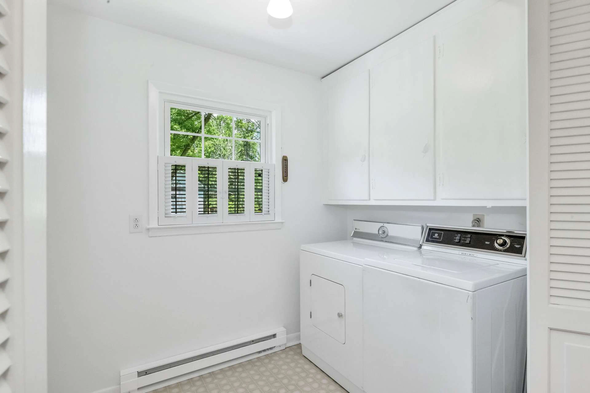 Image number 6 for the current listing