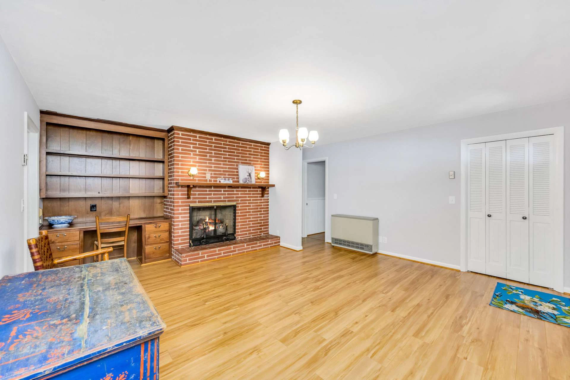 Image number 3 for the current listing