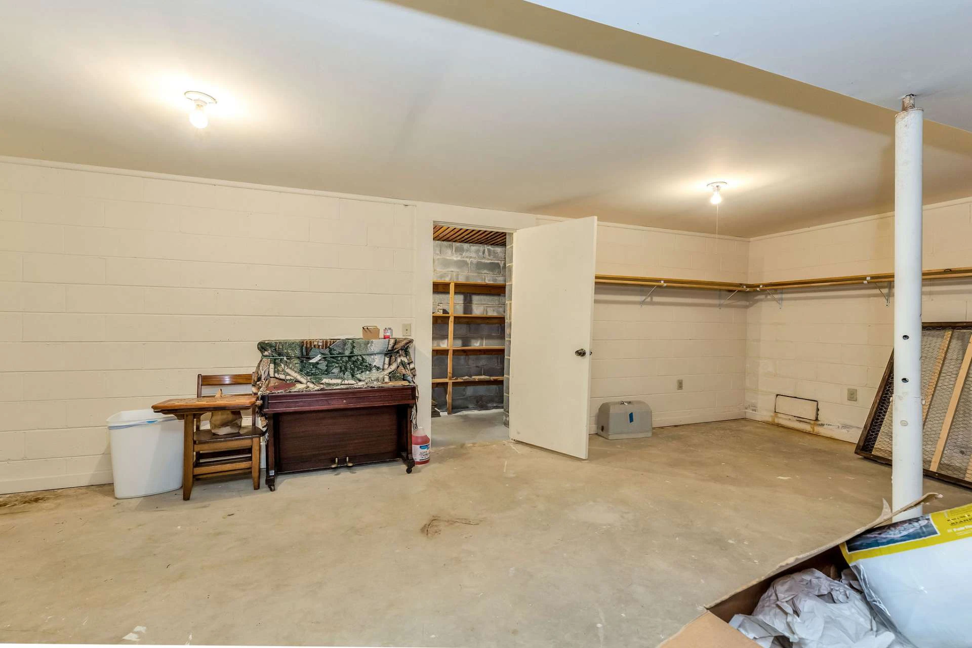 Image number 8 for the current listing