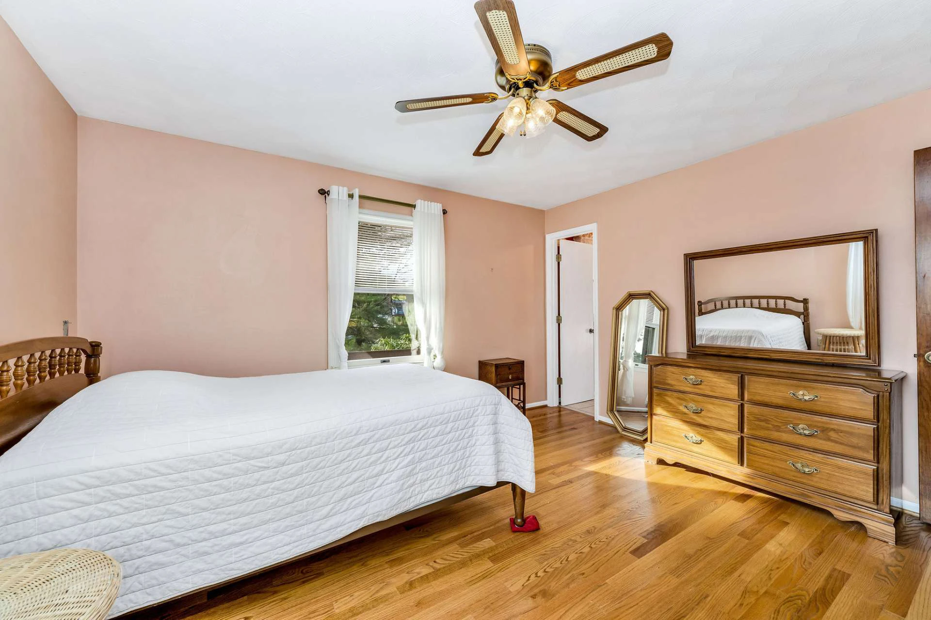 Image number 3 for the current listing