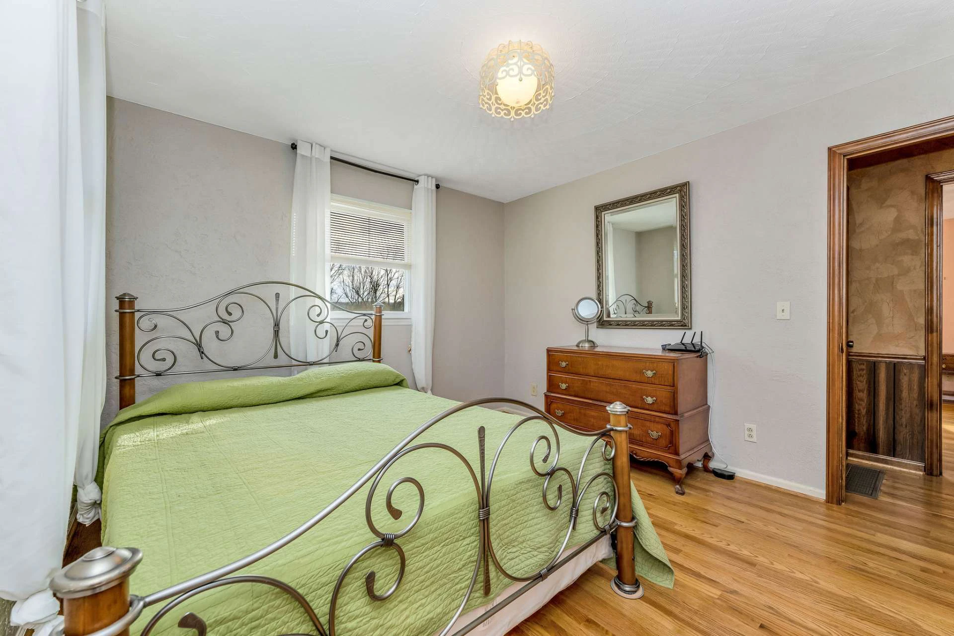 Image number 4 for the current listing