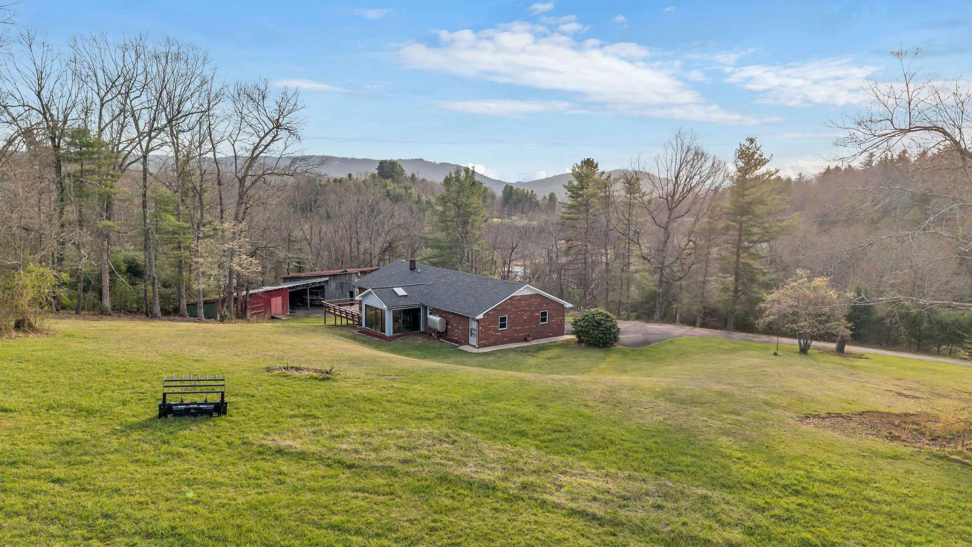 Image number 19 for the current listing